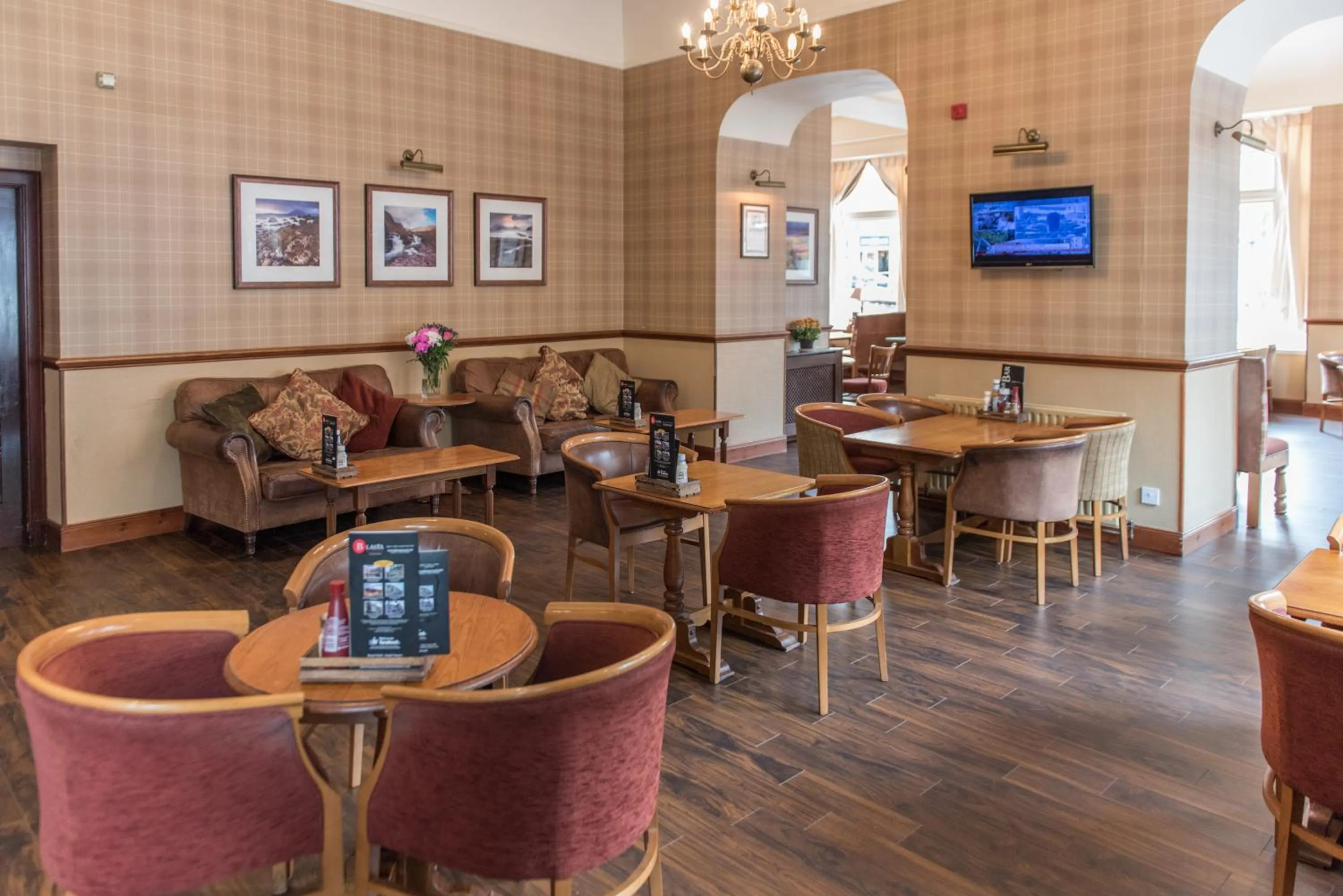 Lounge or bar in The Royal Hotel