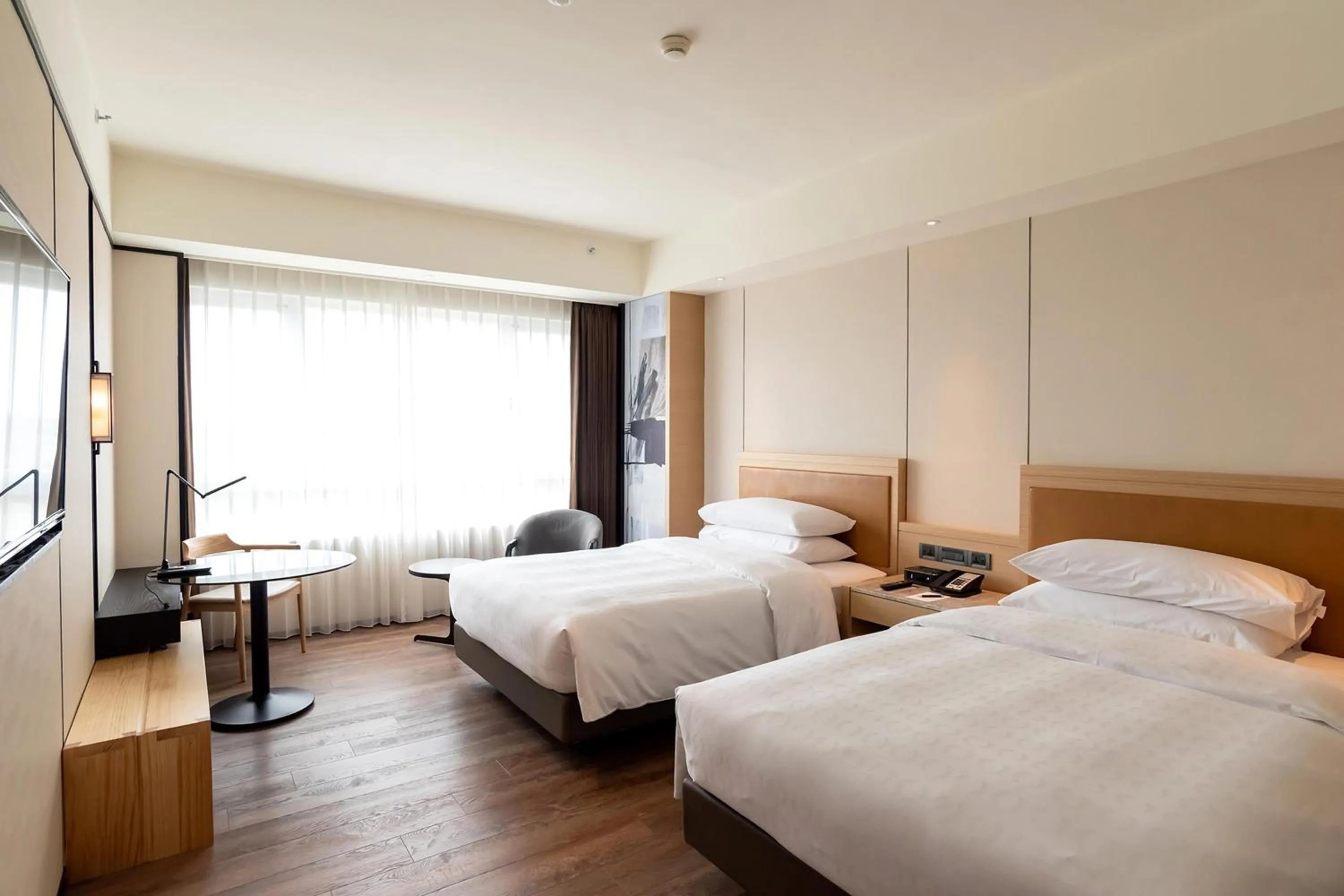 Photo of the whole room, Bed in Sheraton Taoyuan Hotel