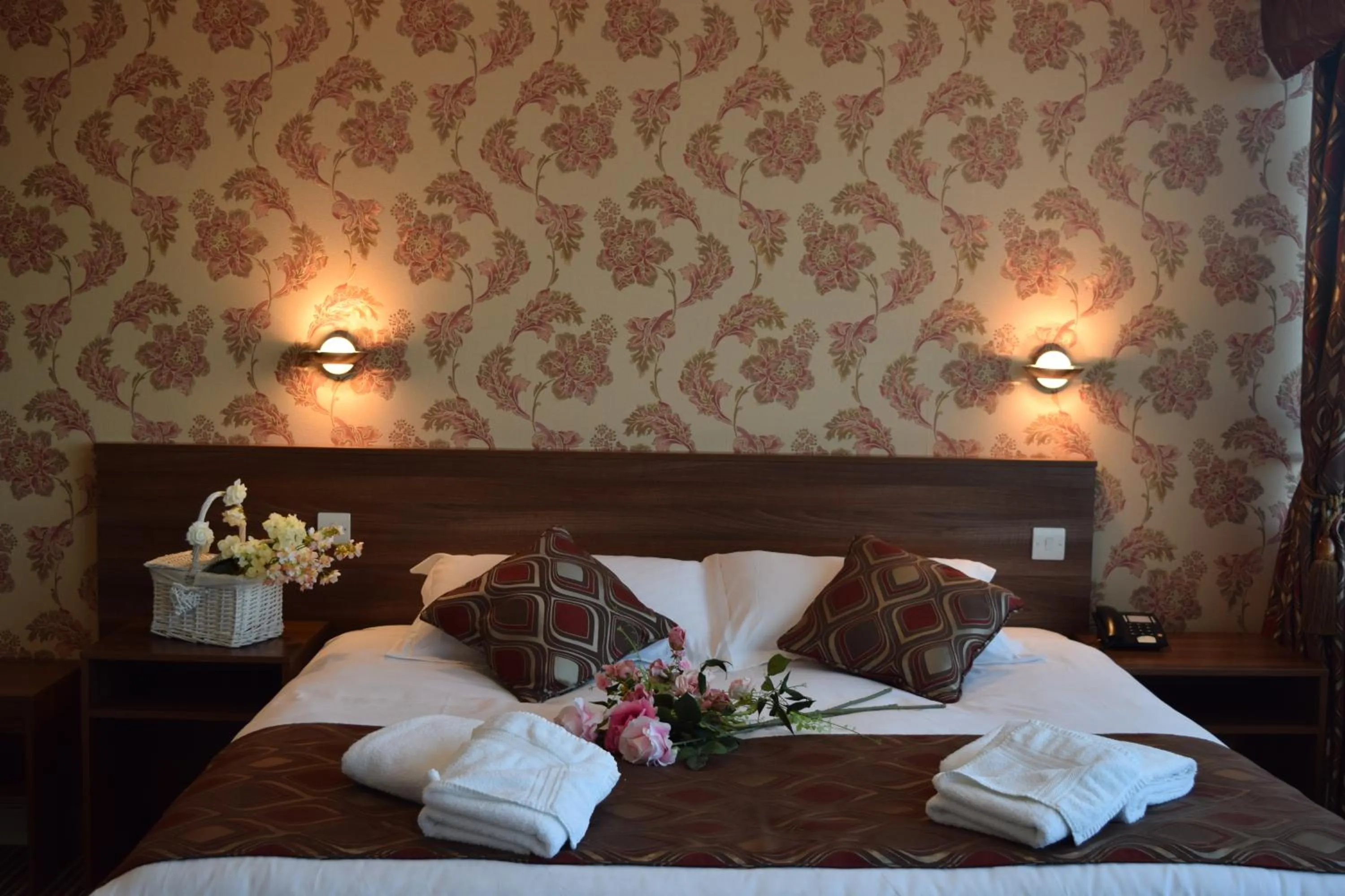 Bed in Star Anglia Hotel City Center by OYO