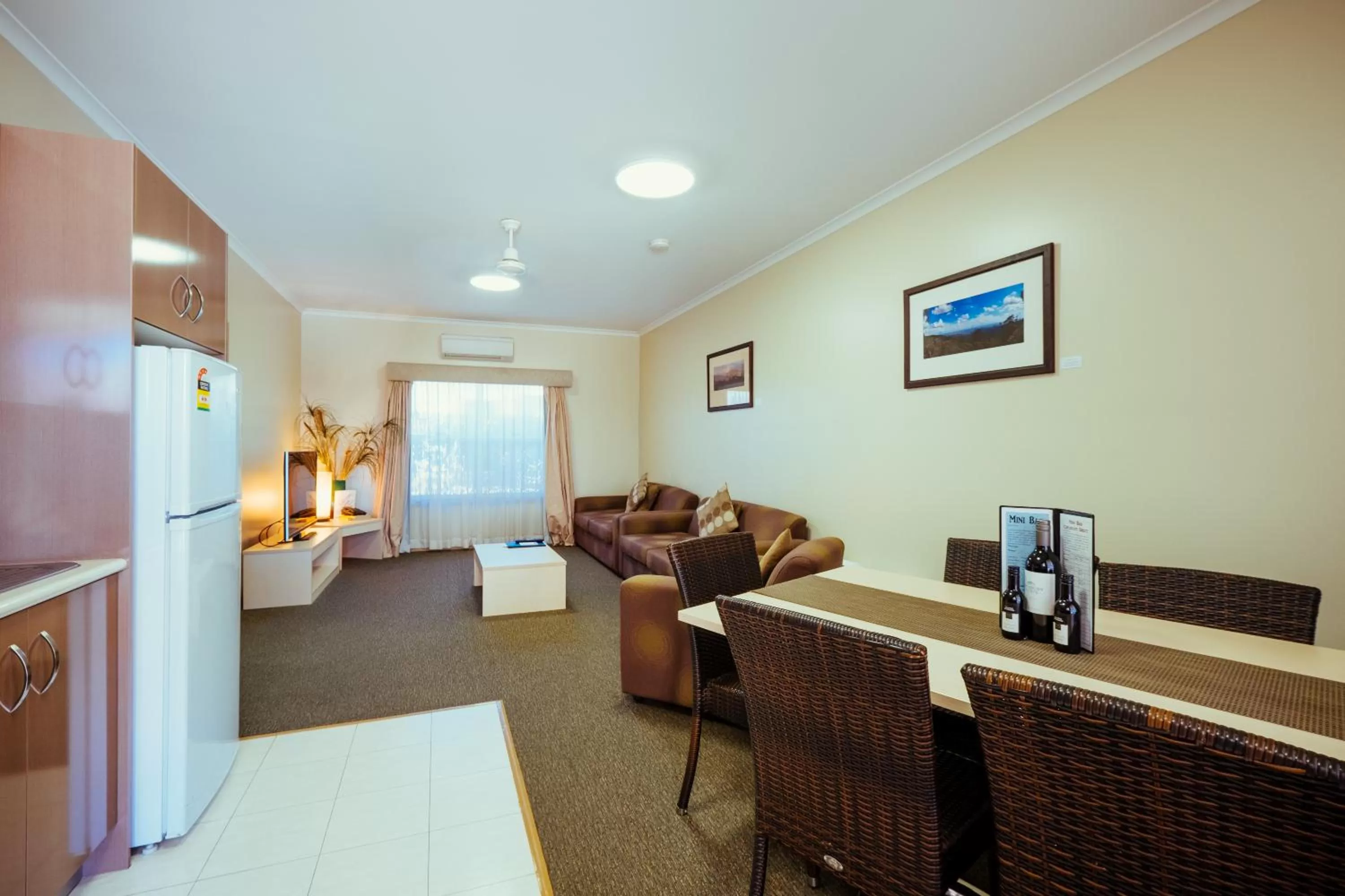 Kitchen or kitchenette in Club Motor Inn