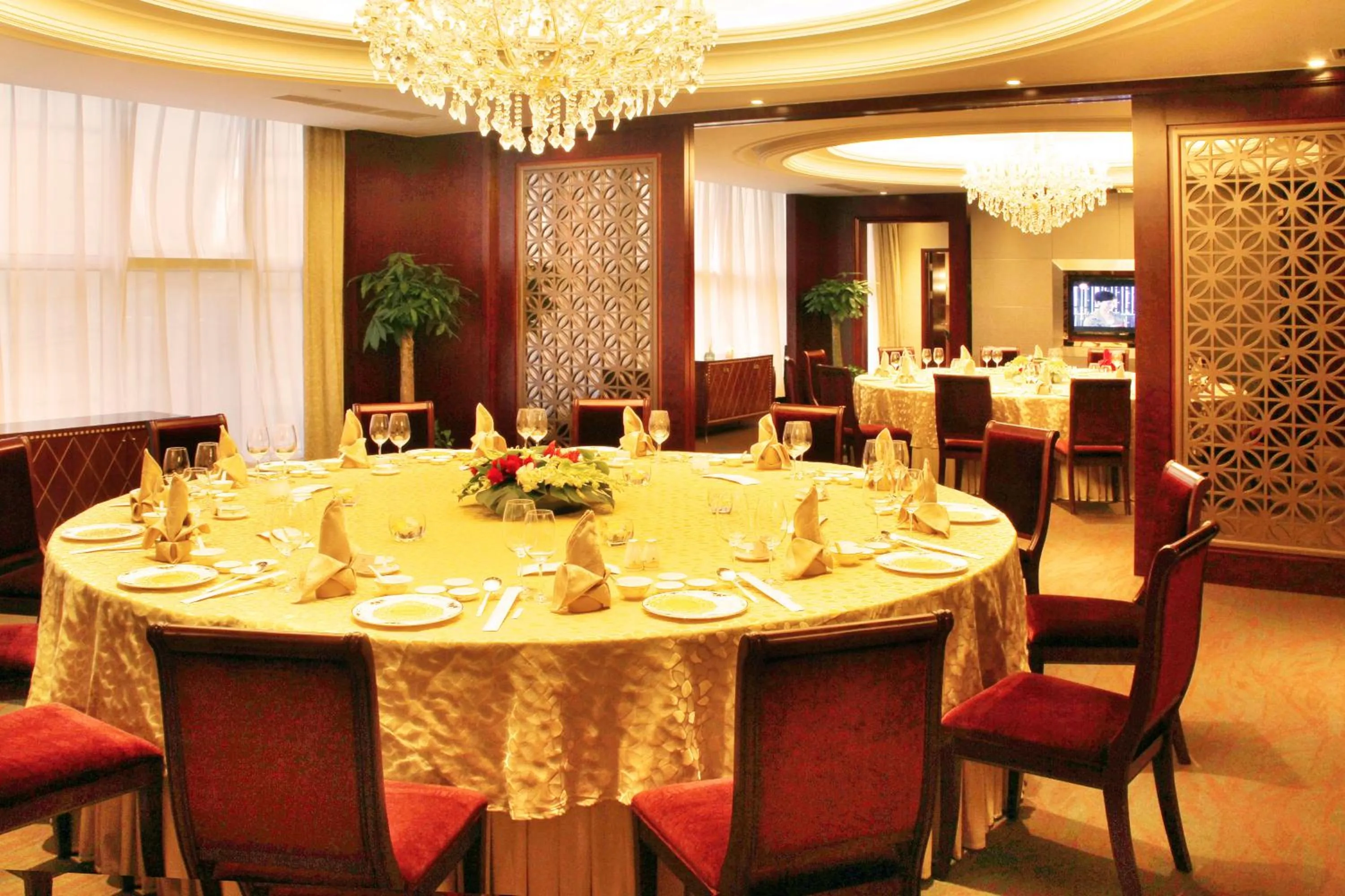 Restaurant/places to eat in Central Hotel Shanghai - Nanjing Road