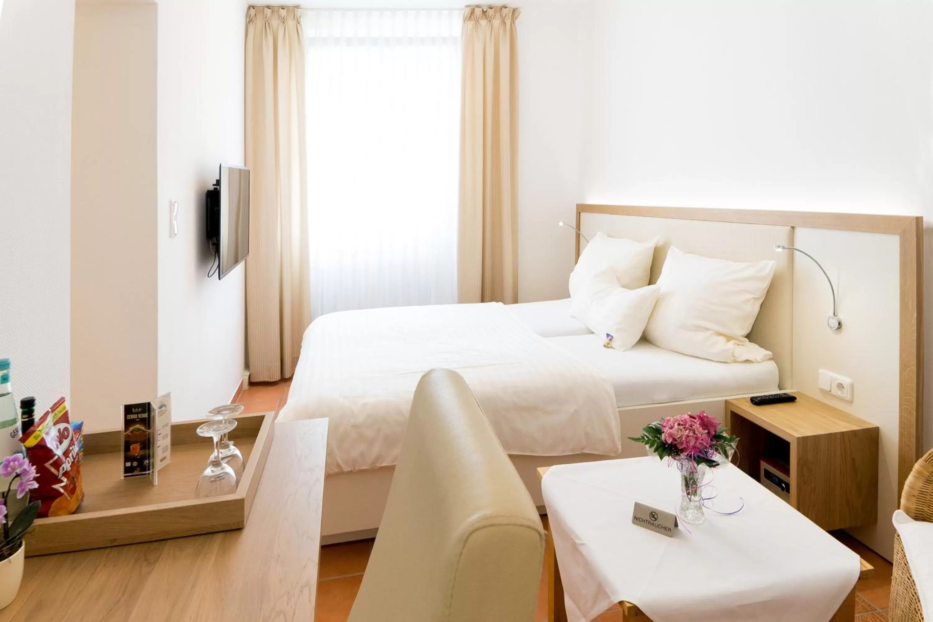 Photo of the whole room, Bed in Hotel zum Kuhhirten