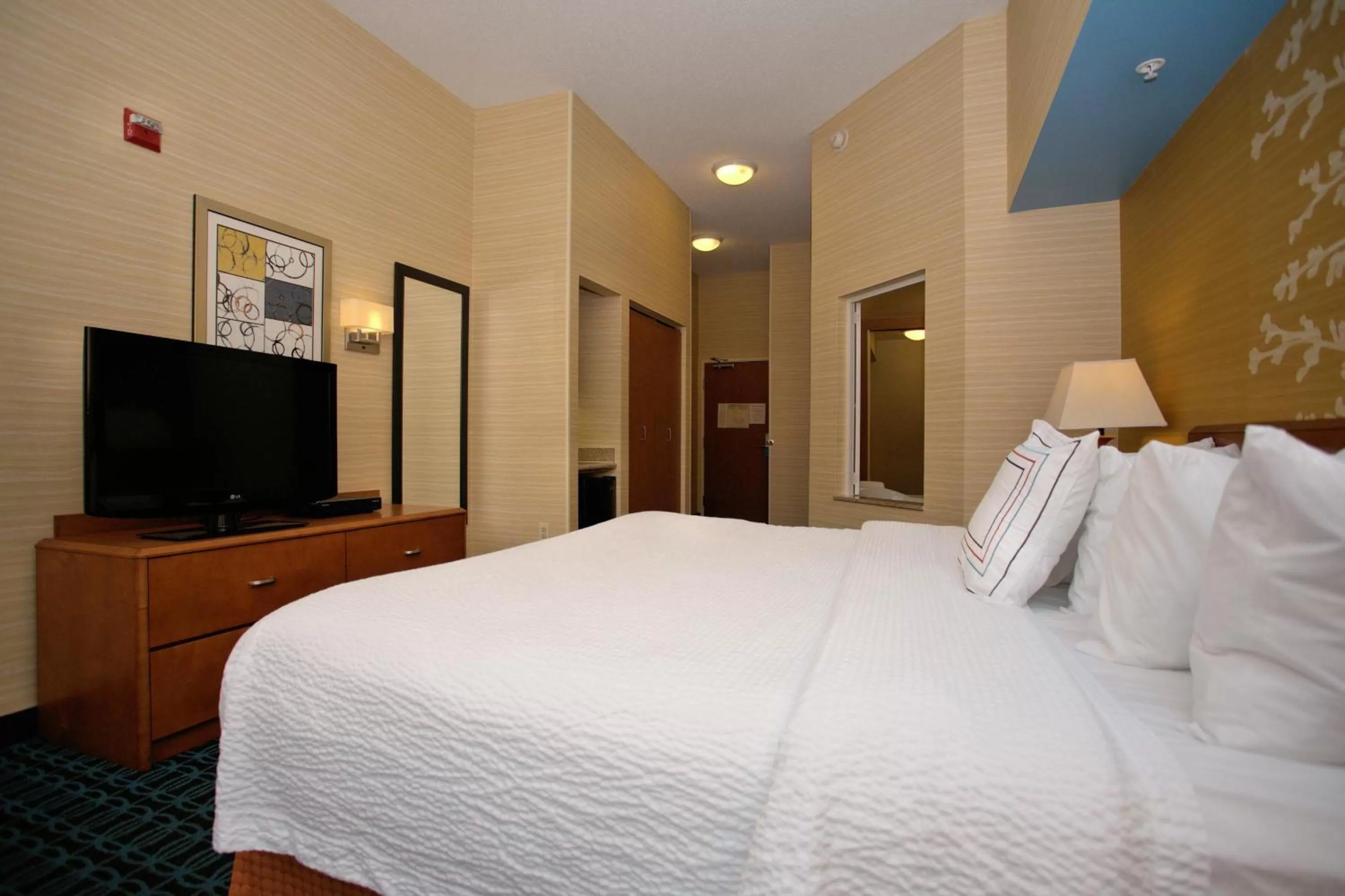 King Room with Whirlpool in Fairfield Inn & Suites by Marriott Edison - South Plainfield