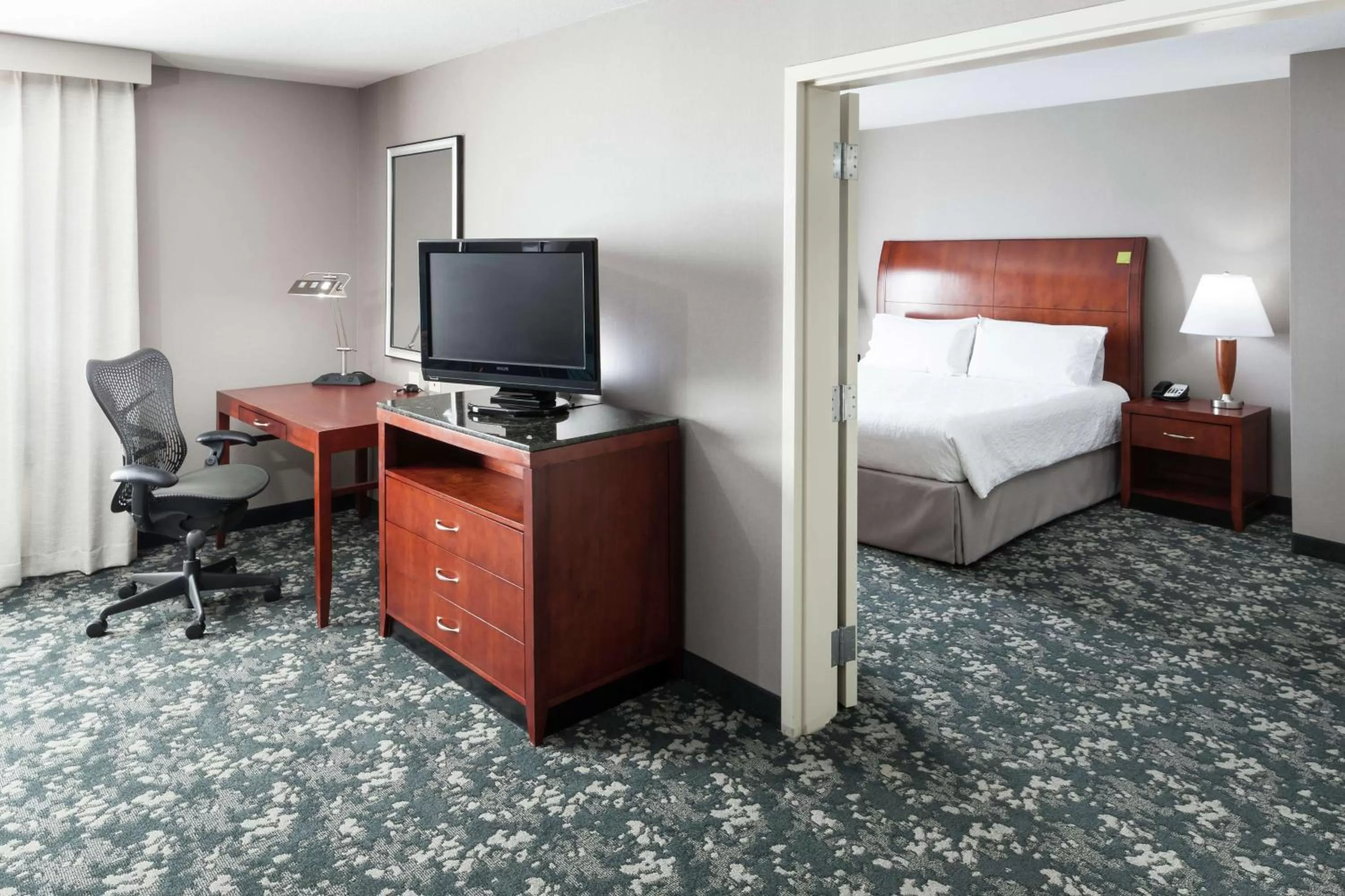 Bedroom, Bed in Hilton Garden Inn Naperville/Warrenville