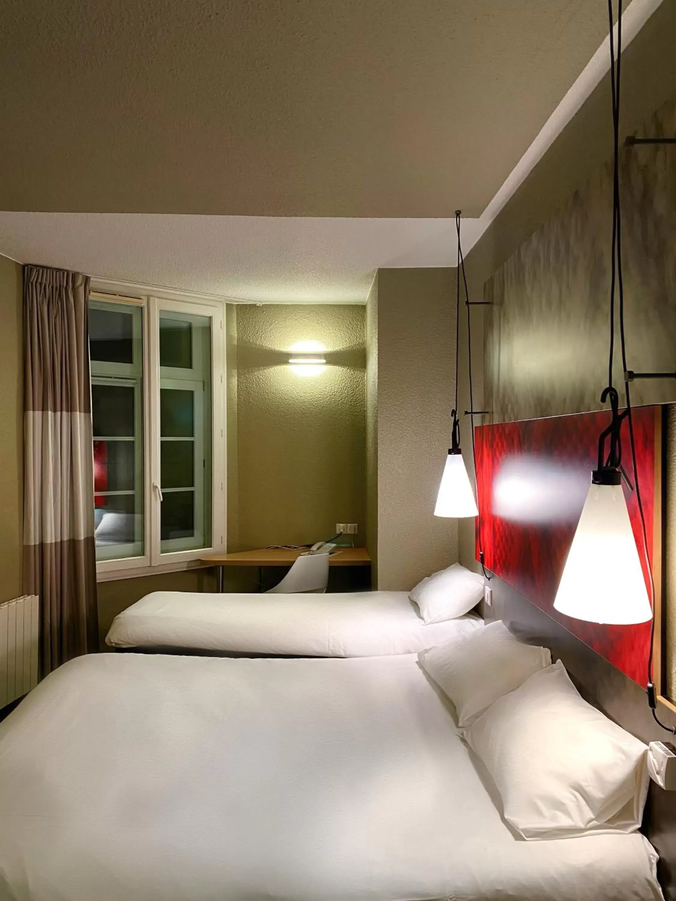 Standard Double Room with One Single Bed in ibis Saint-Omer Centre Standard Double Room with One Single Bed in ibis Saint-Omer Centre