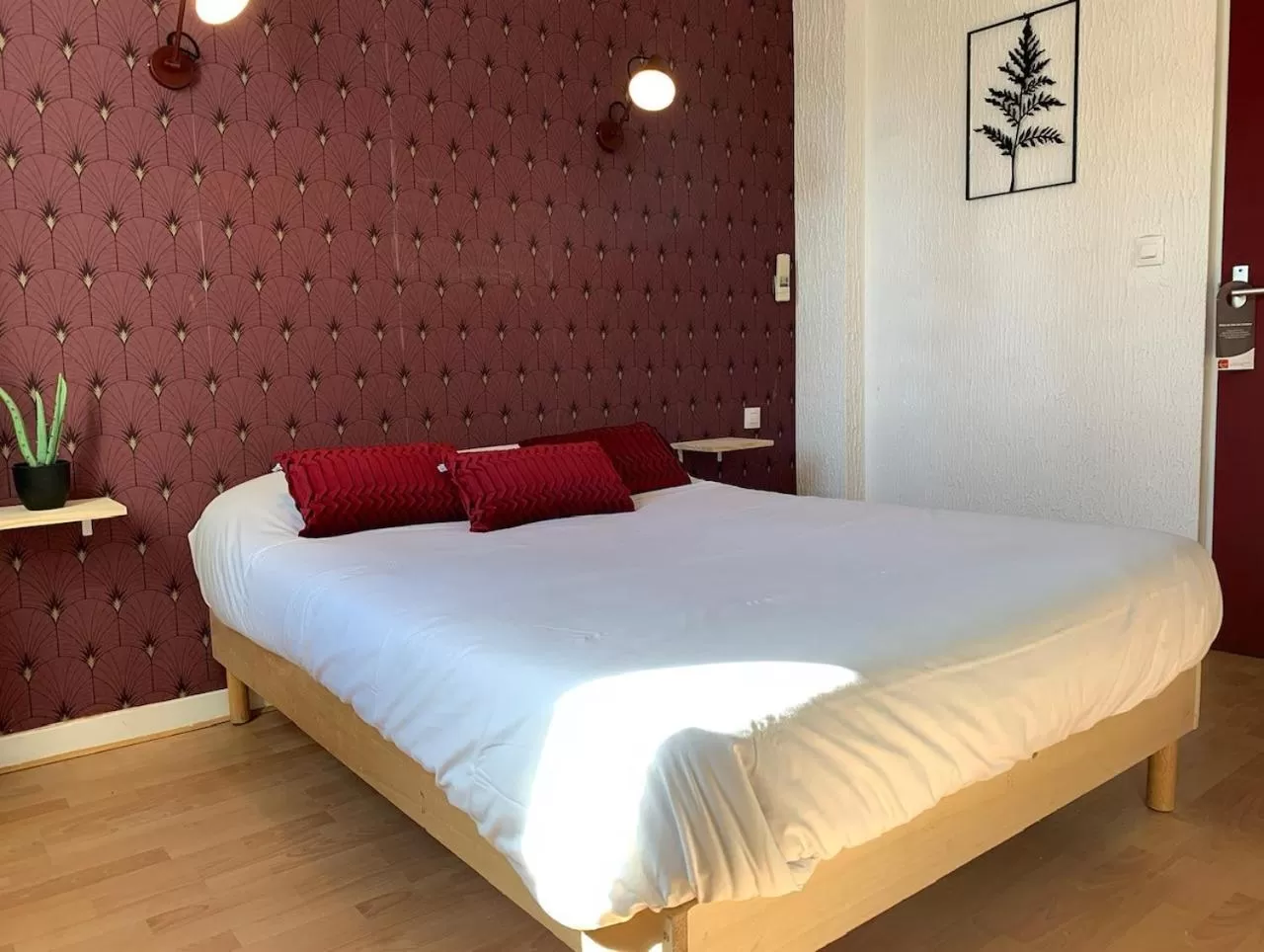 Photo of the whole room, Bed in Hôtel Le Thurot- Dijon Centre ville Gare