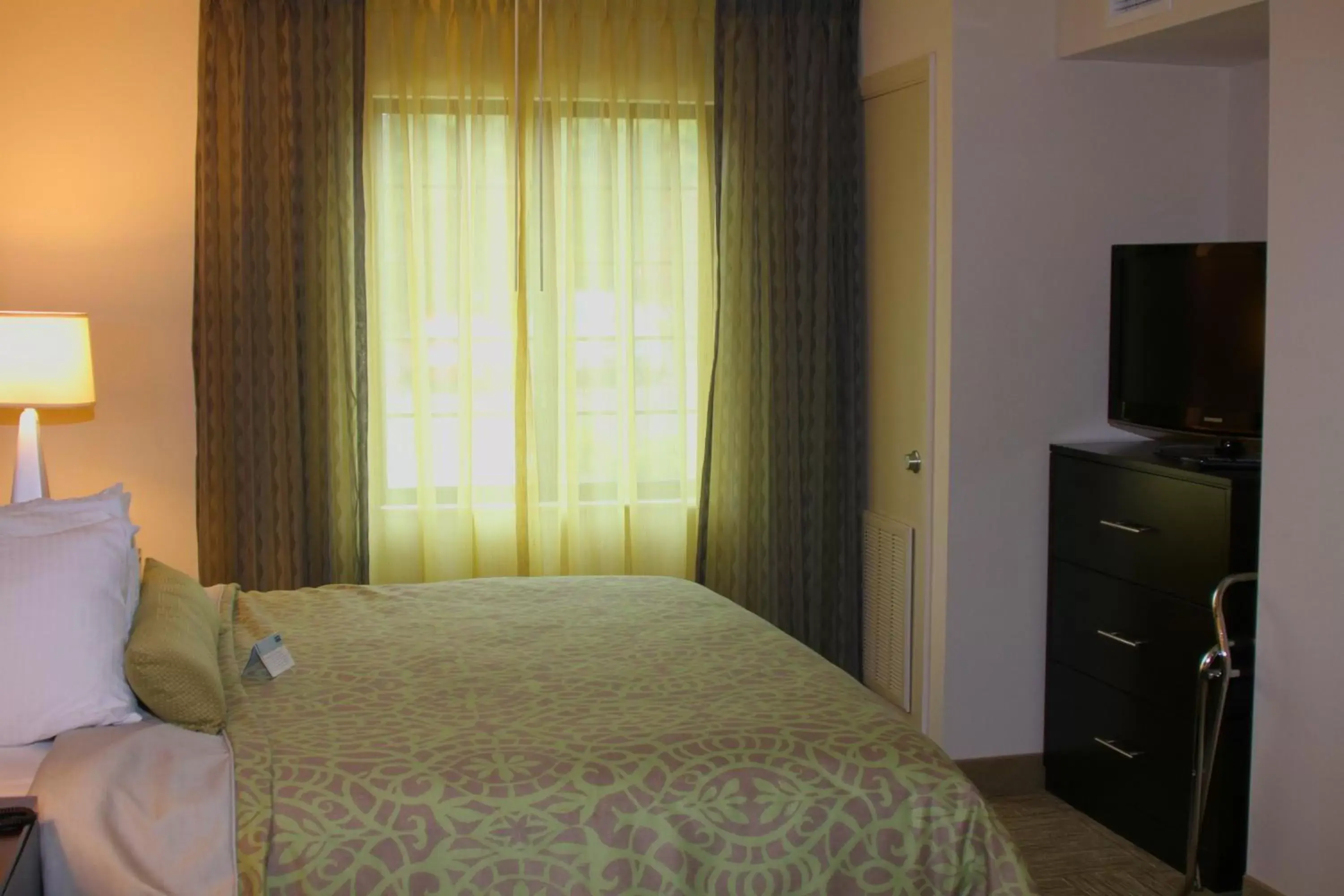 Queen Studio Suite in Staybridge Suites Syracuse Liverpool by IHG Queen Studio Suite in Staybridge Suites Syracuse Liverpool by IHG