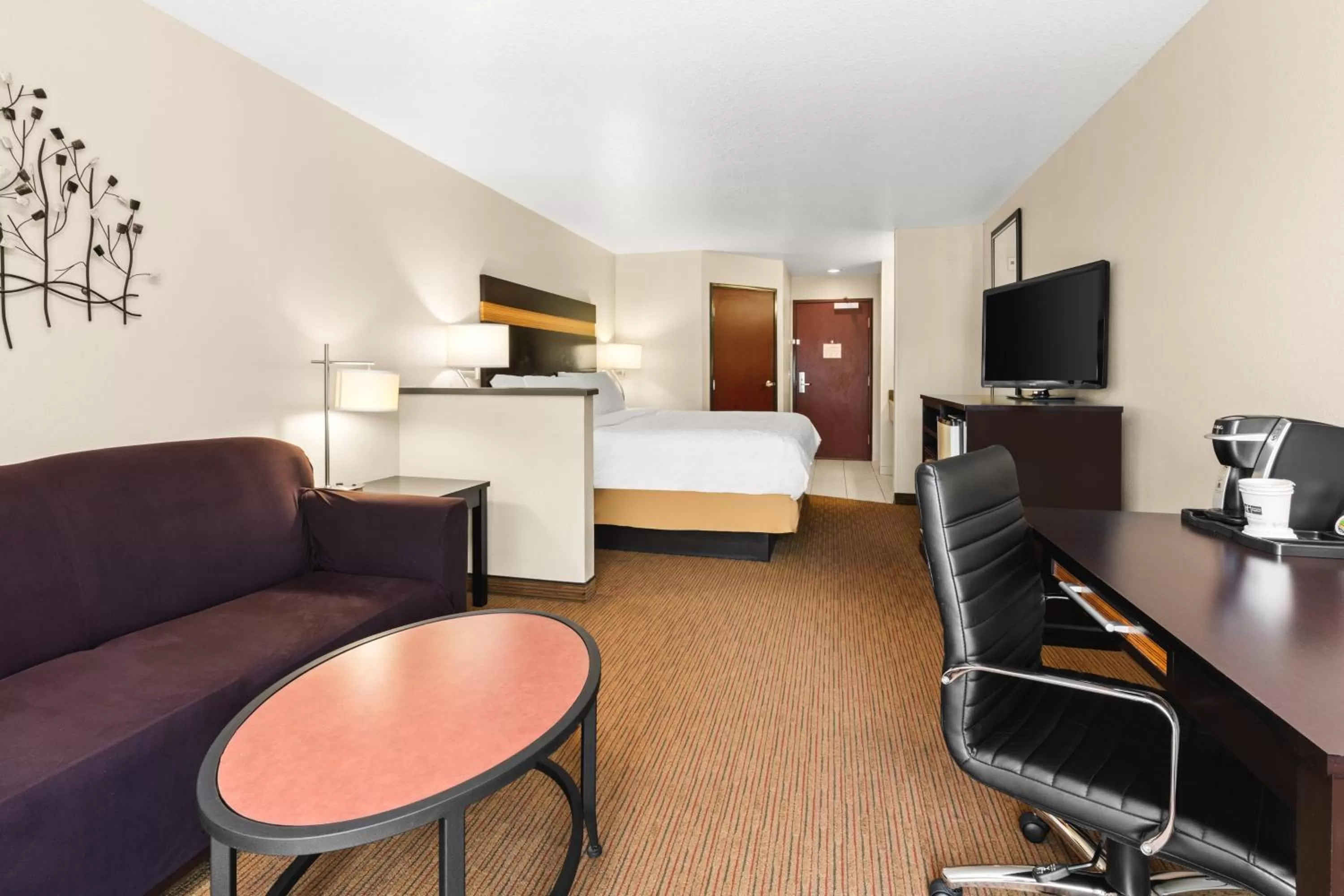 Photo of the whole room, Bed in Holiday Inn Express Portland SE - Clackamas Area by IHG