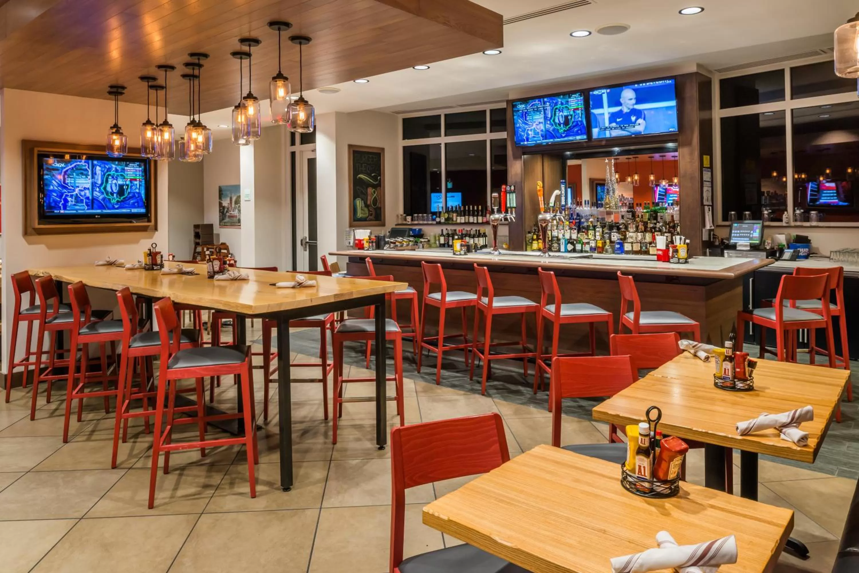 Restaurant/places to eat in Holiday Inn Kansas City Airport by IHG