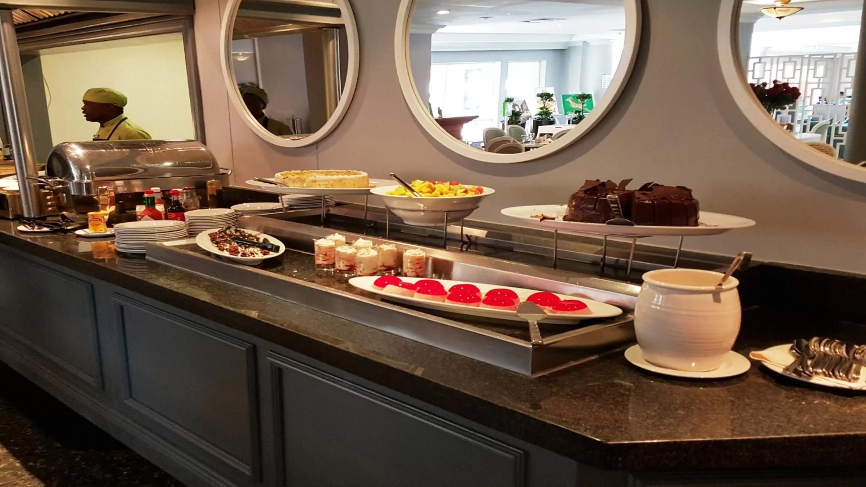 Restaurant/places to eat in Holiday Inn Johannesburg OR Tambo Airport Hotel by IHG