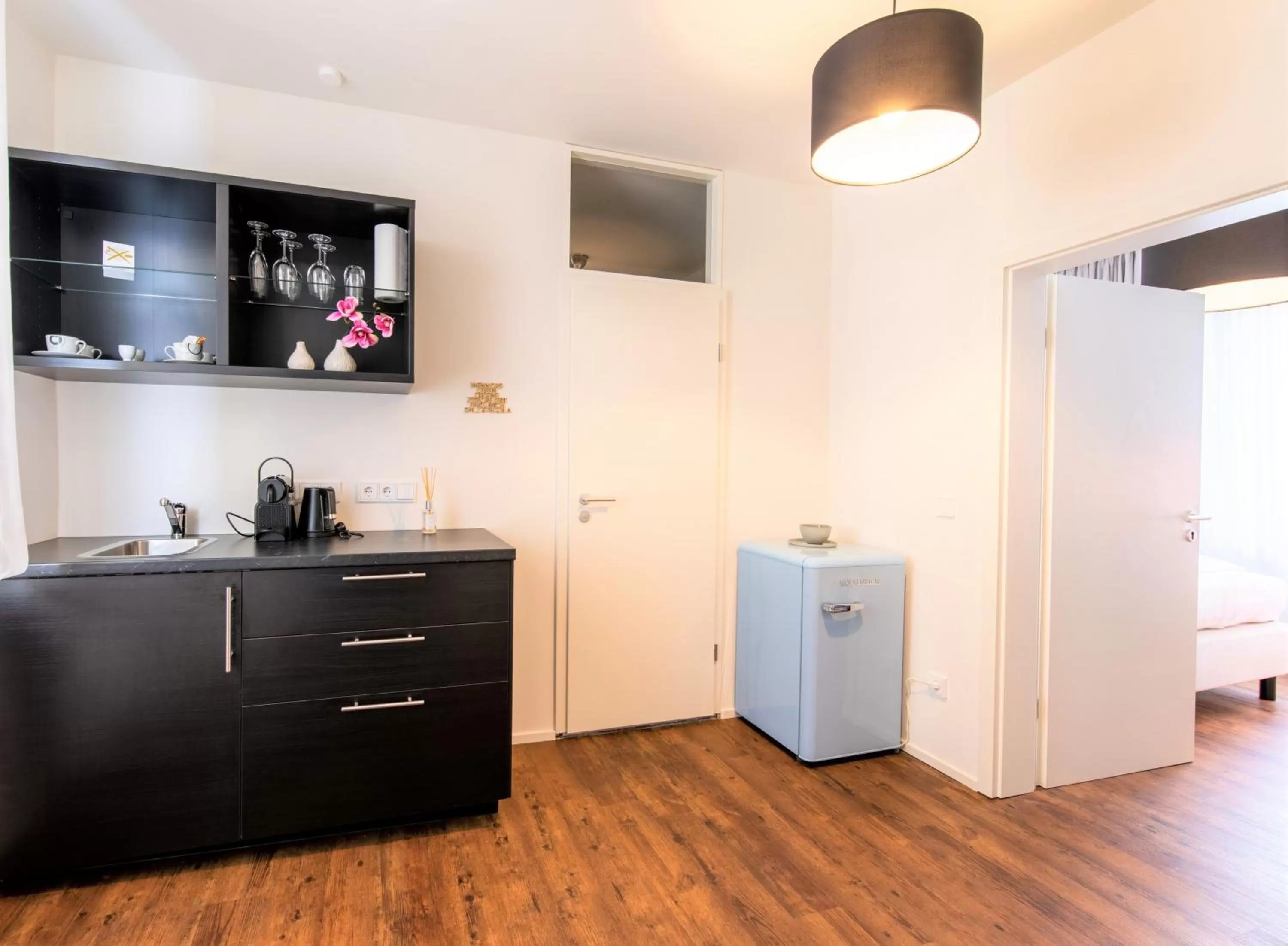 Kitchen/Kitchenette in Luxstay Bad Nauheim - Self-Check-In