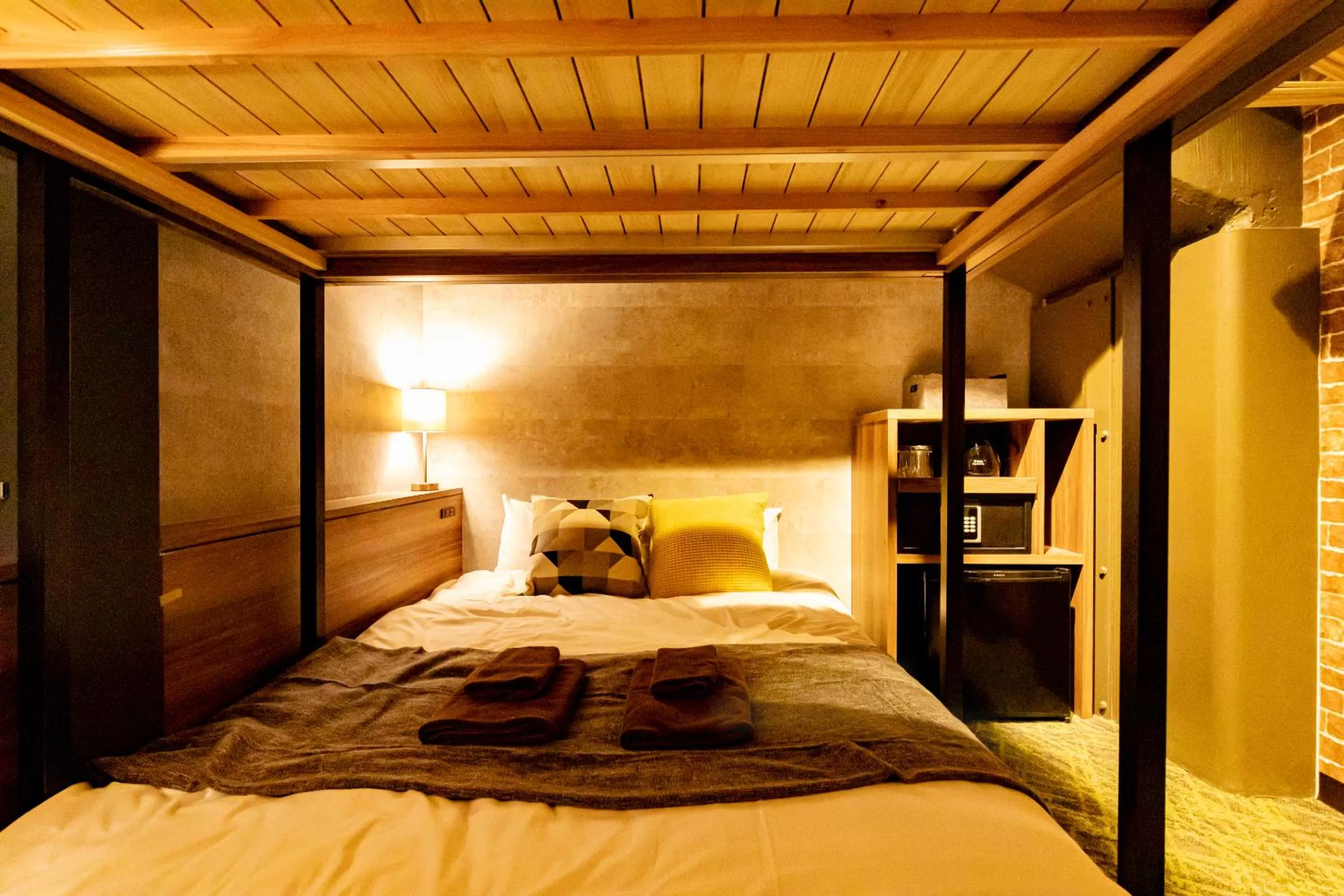 Bed in UNDER RAILWAY HOTEL AKIHABARA