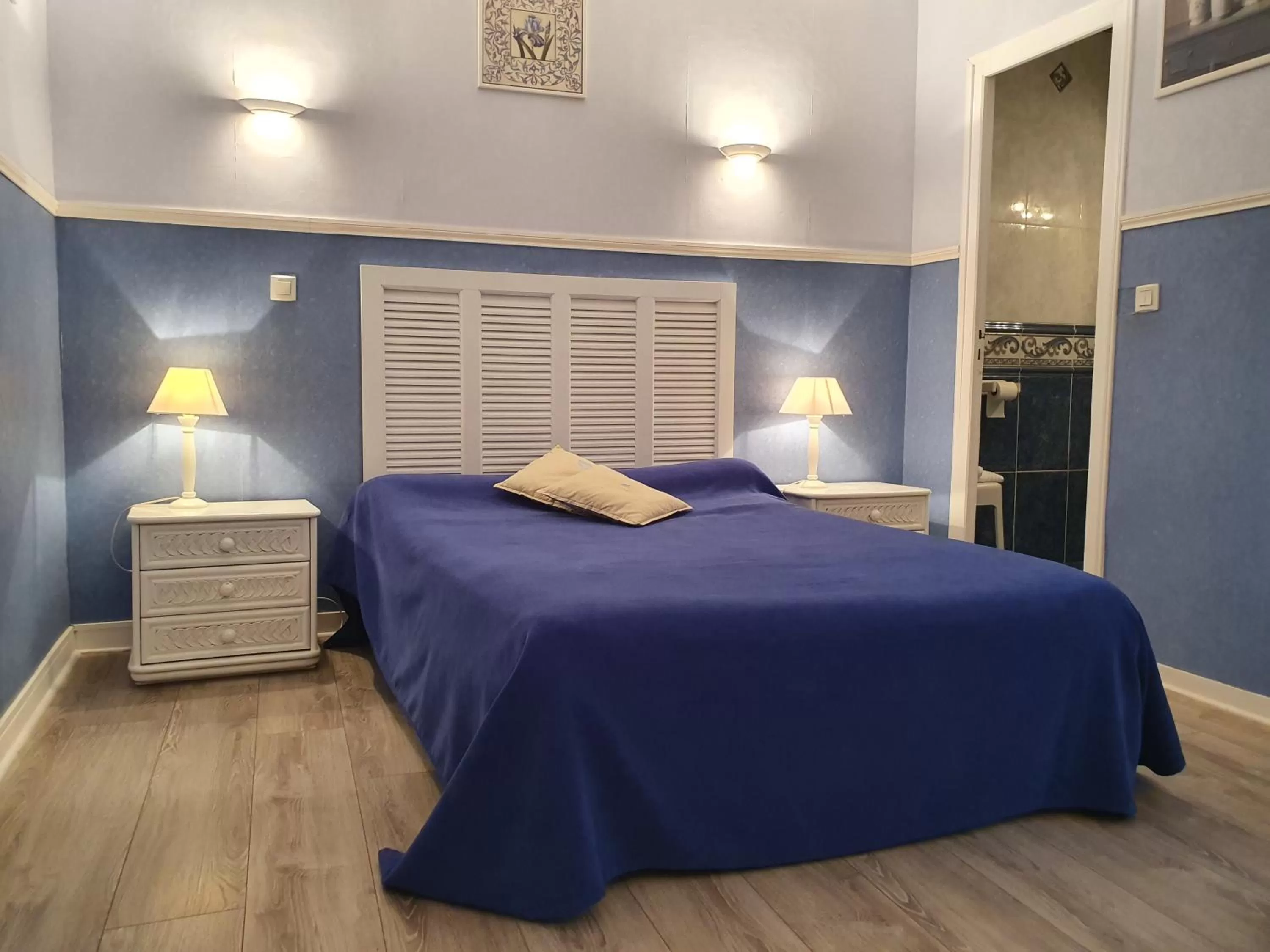 Bedroom, Bed in Hôtel Restaurant Ferme de la Grande Cour