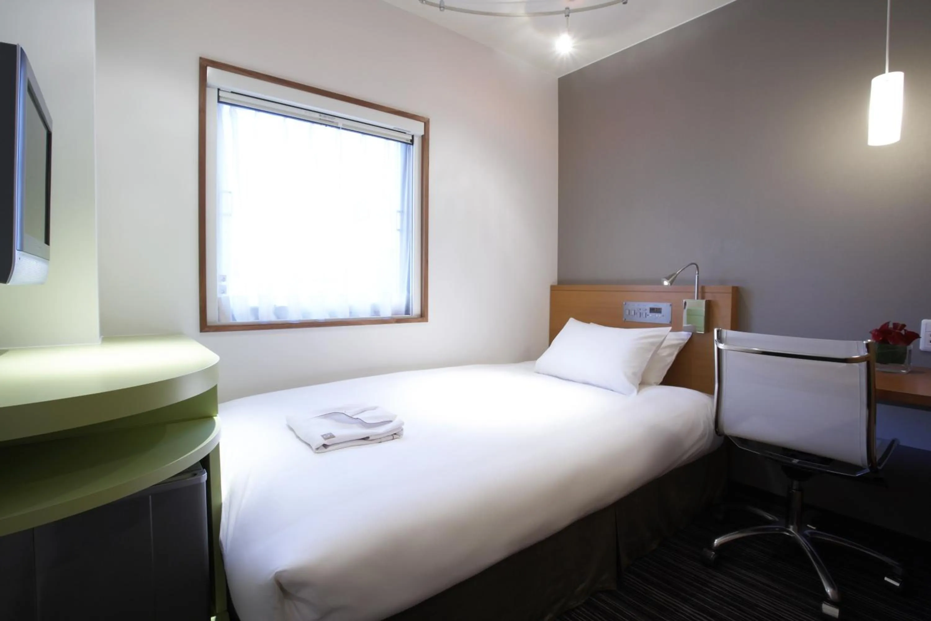 Bed in the b akasaka