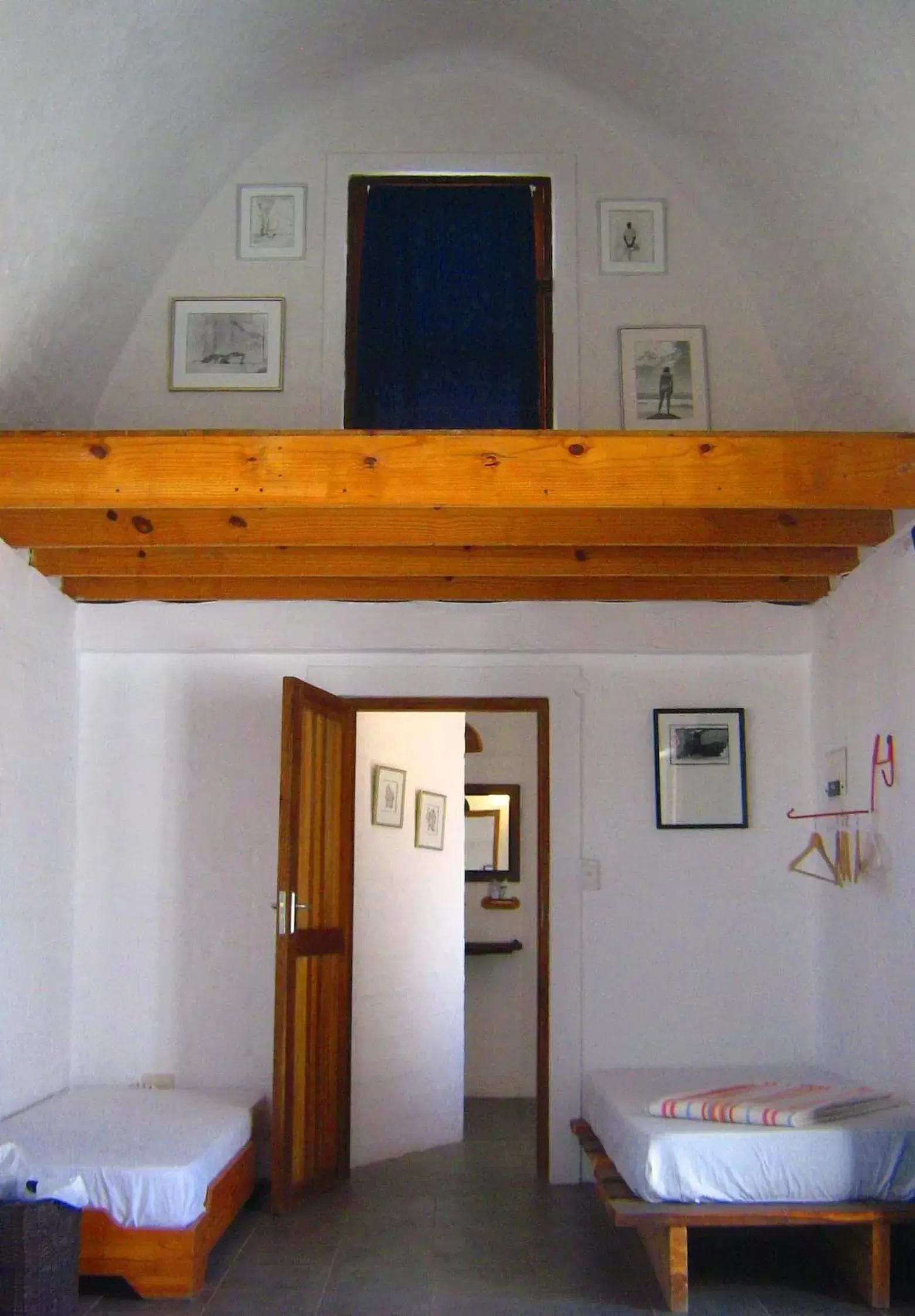 Budget Double or Twin Room in Alternative Space B & B Budget Double or Twin Room in Alternative Space B & B