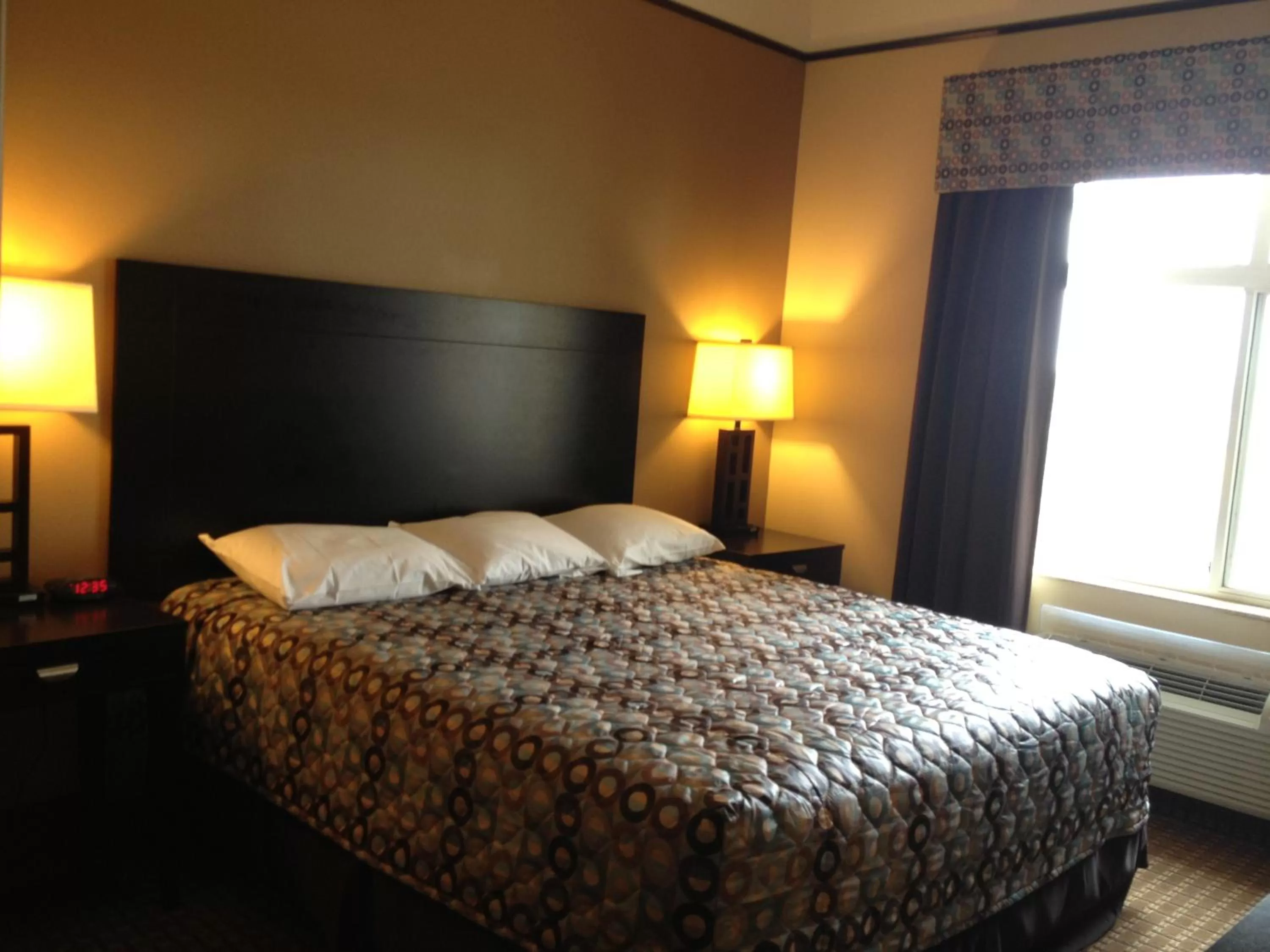 Bedroom, Bed in Super 8 by Wyndham Odessa TX