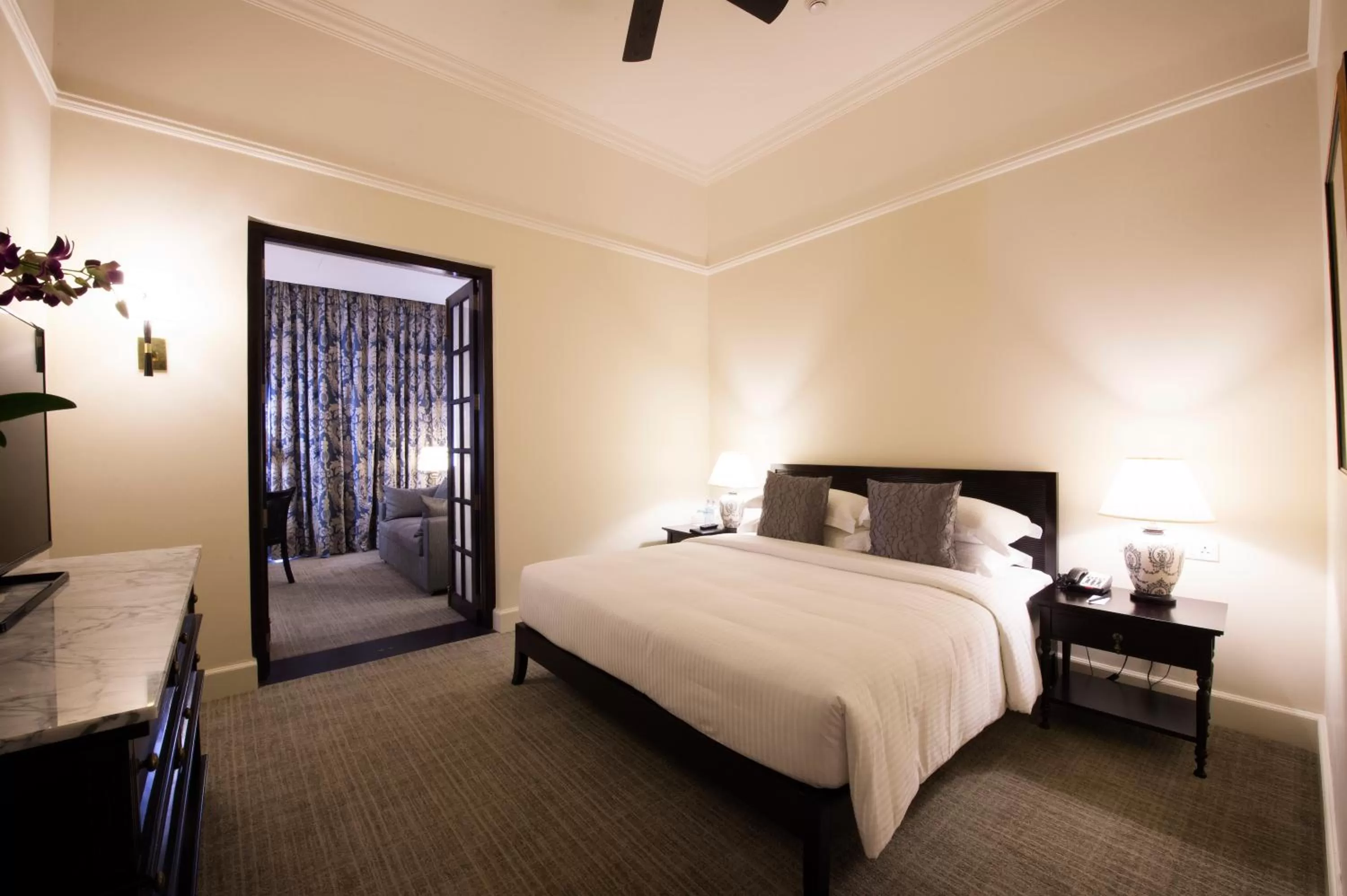 Living room, Bed in Galle Face Hotel