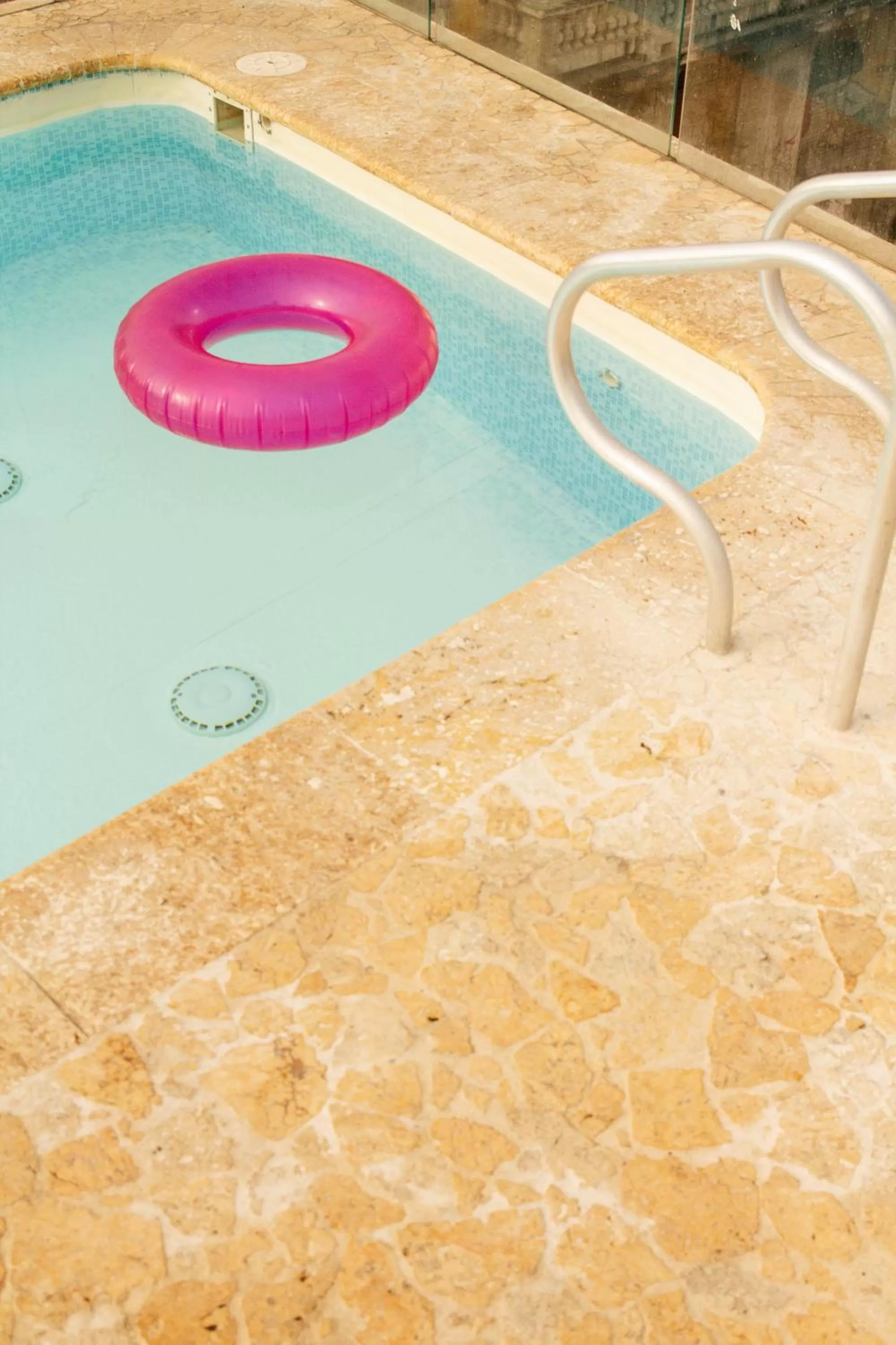 Pool view in Soy Local Insignia