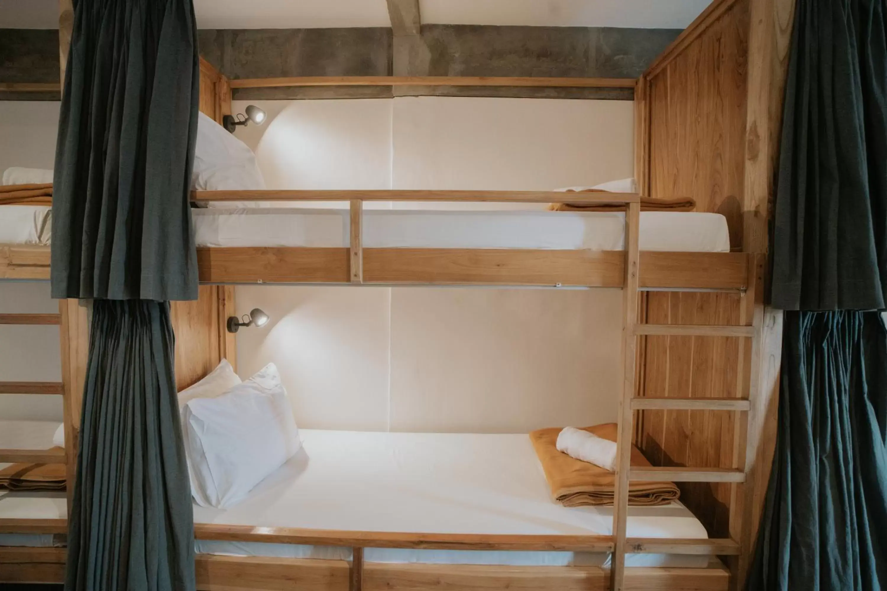 Bed in 6-Bed Mixed Dormitory Room in Green Hill Boutique Hotel Bed in 6-Bed Mixed Dormitory Room in Green Hill Boutique Hotel