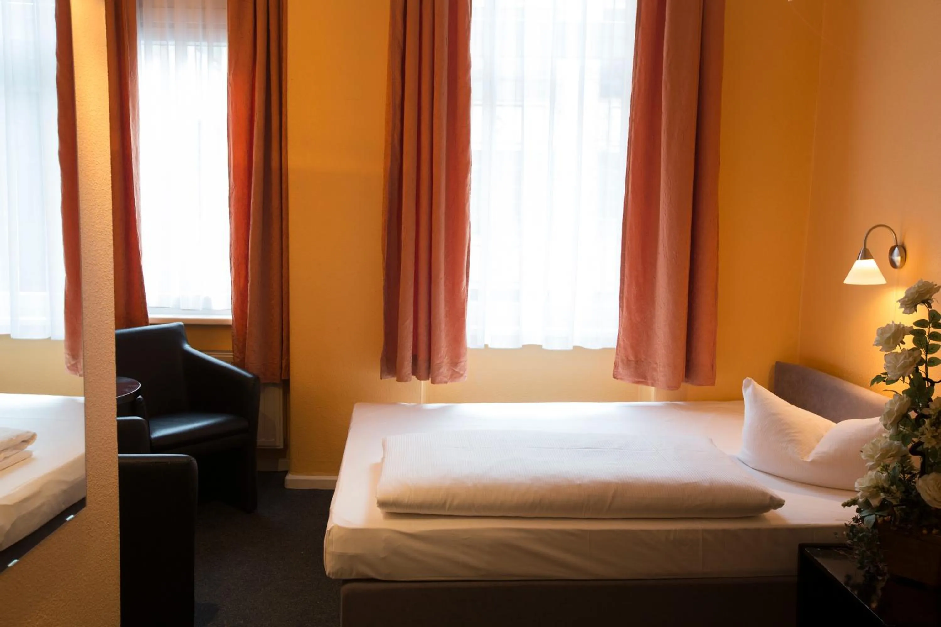 Bedroom, Bed in Hotel am Hermannplatz