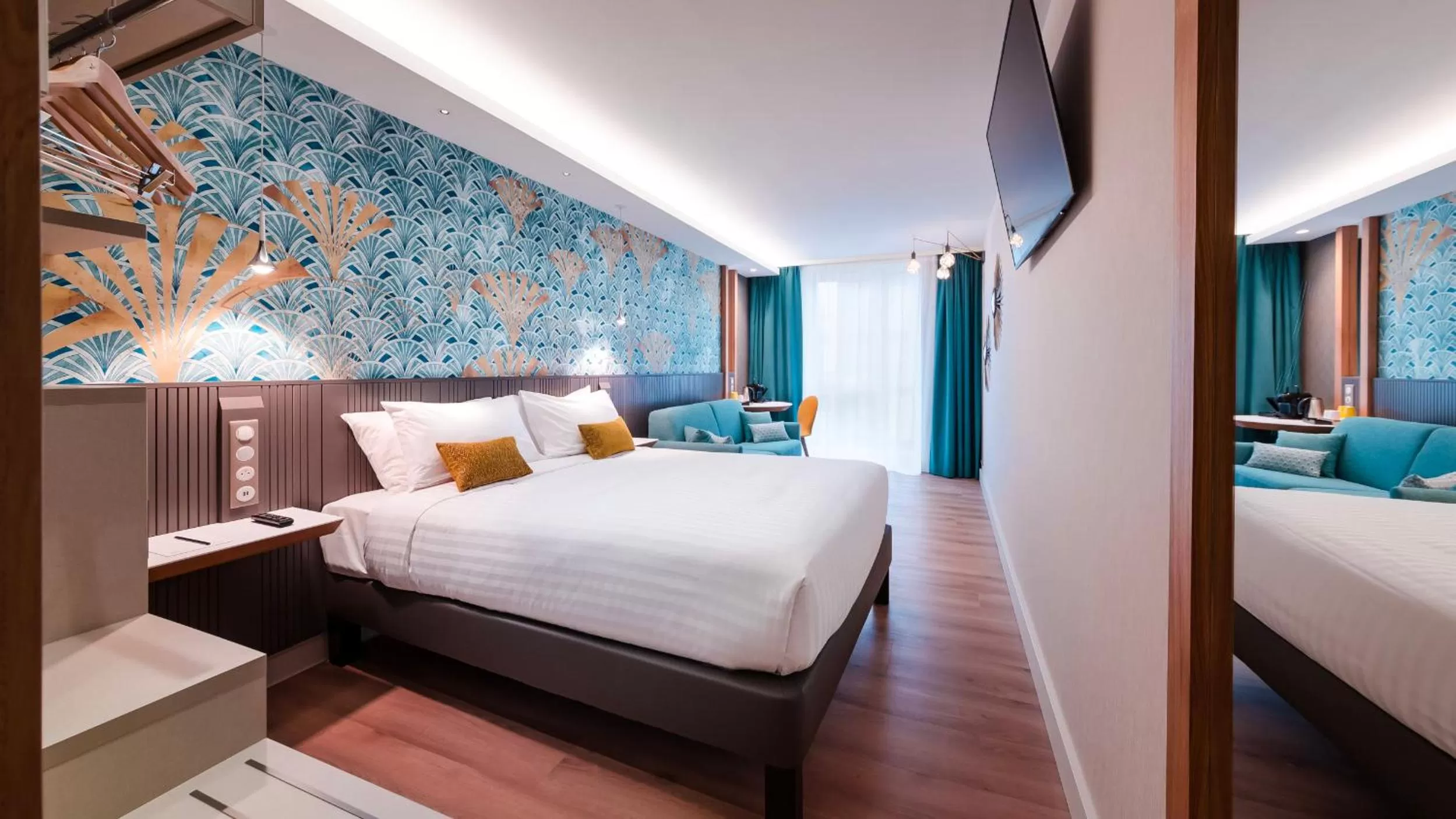 Photo of the whole room, Bed in voco Strasbourg Centre - The Garden by IHG