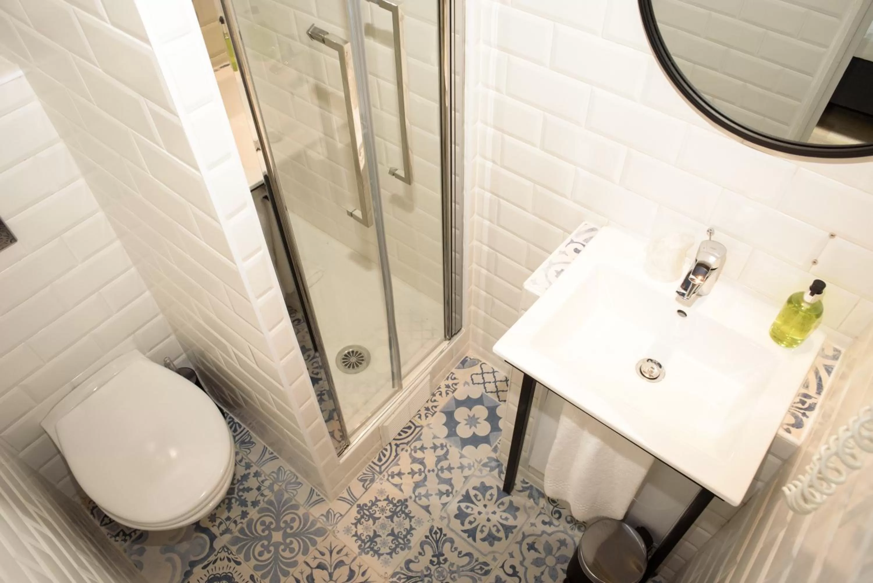 Bathroom in Hôtel Des Arts-Bastille