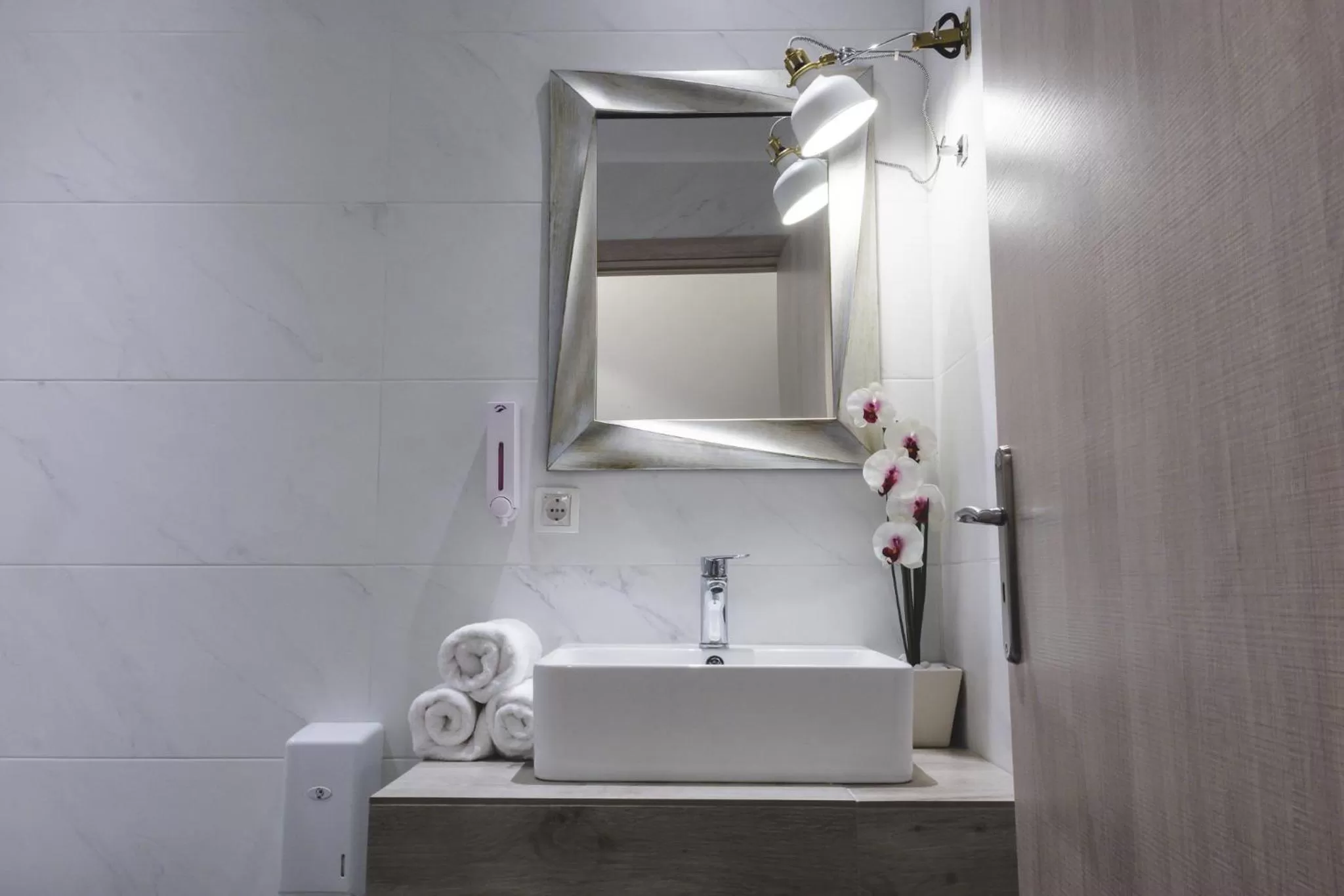 Shower in Dome Rooms Downtown