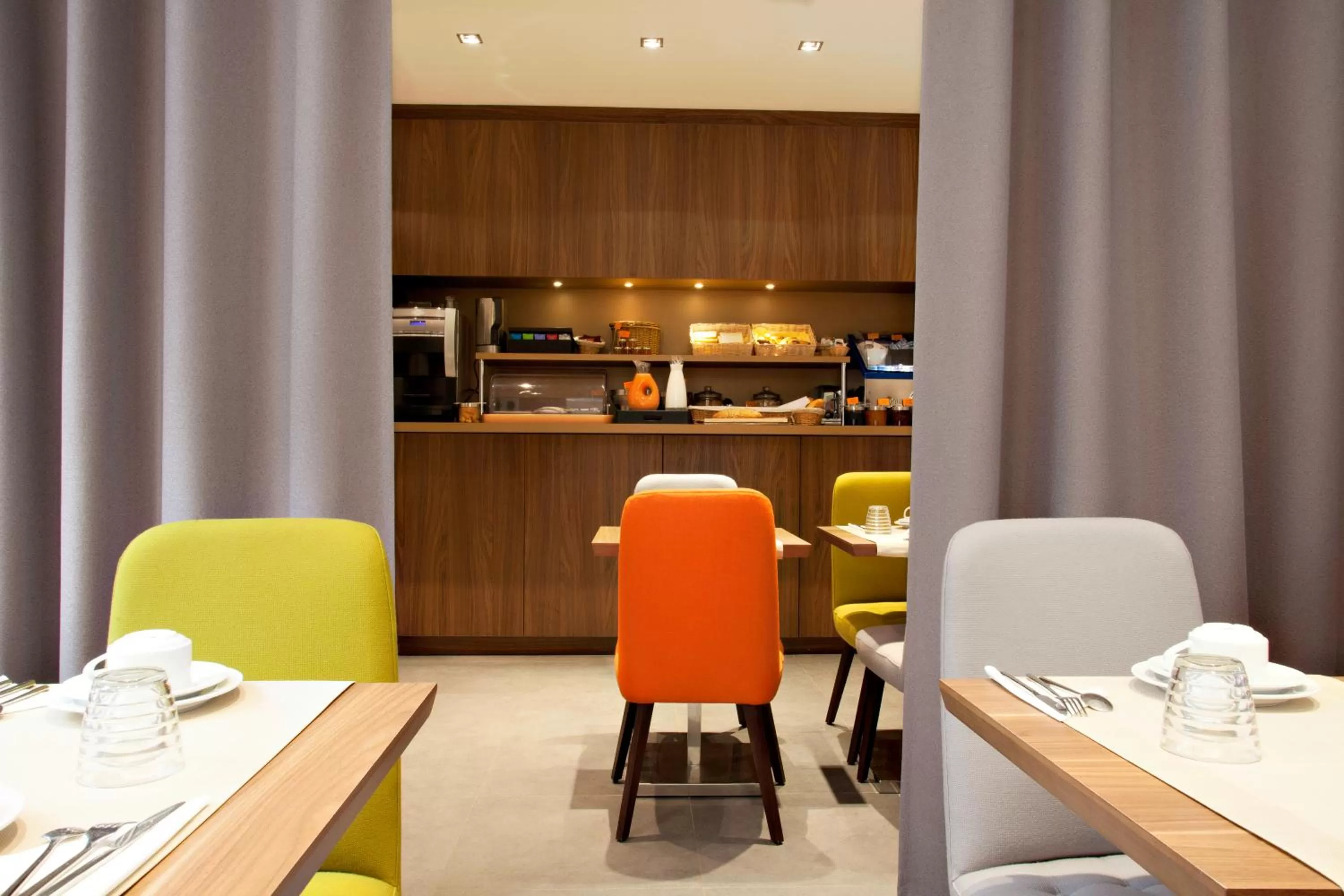 Restaurant/places to eat in Best Western Plus 61 Paris Nation Hotel
