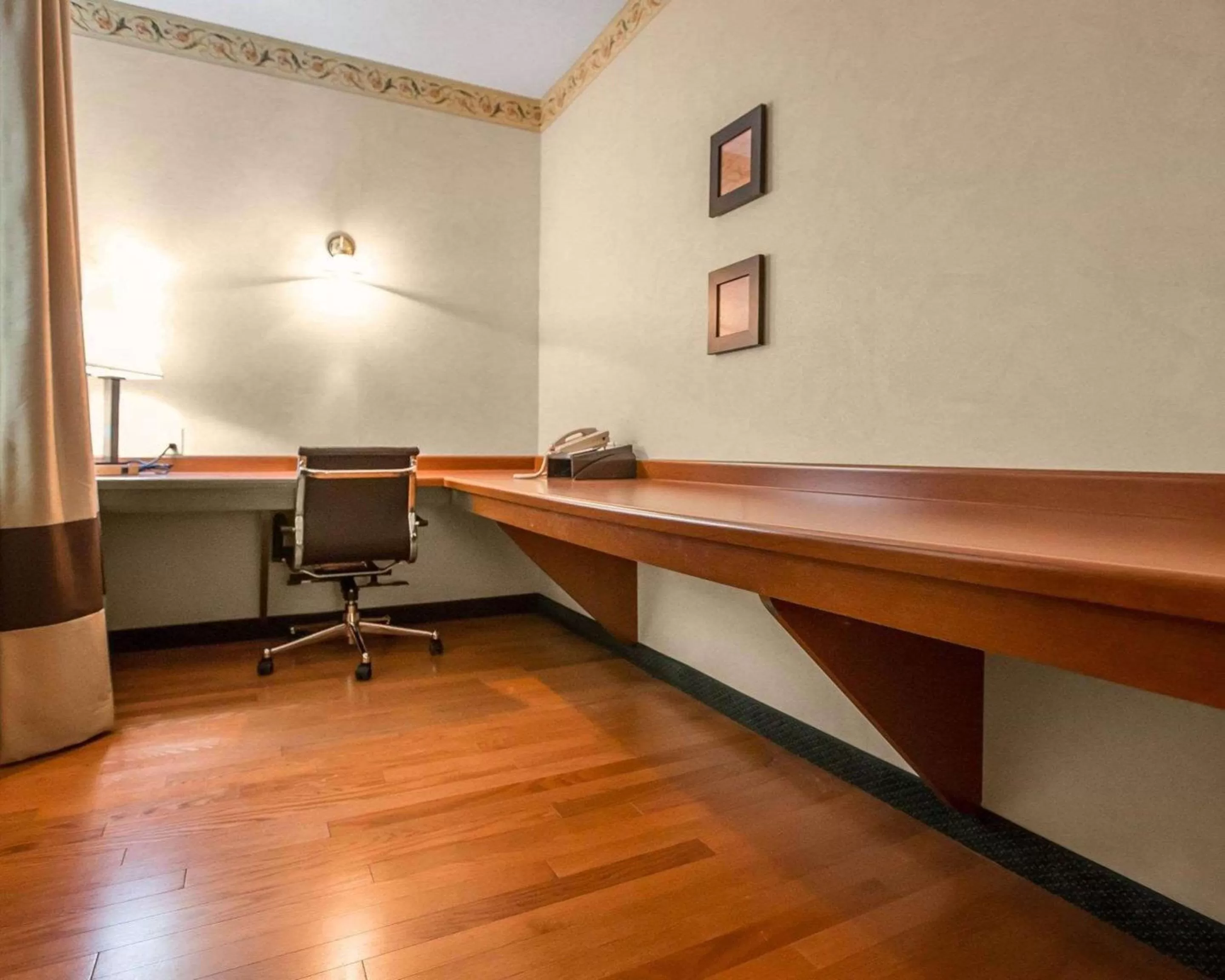 Photo of the whole room in Quality Inn & Suites Dixon near I-88