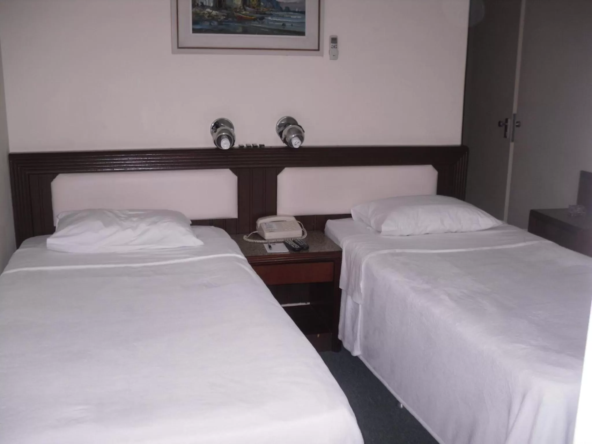 Standard Twin Room - single occupancy in CHA Prime Curitiba
