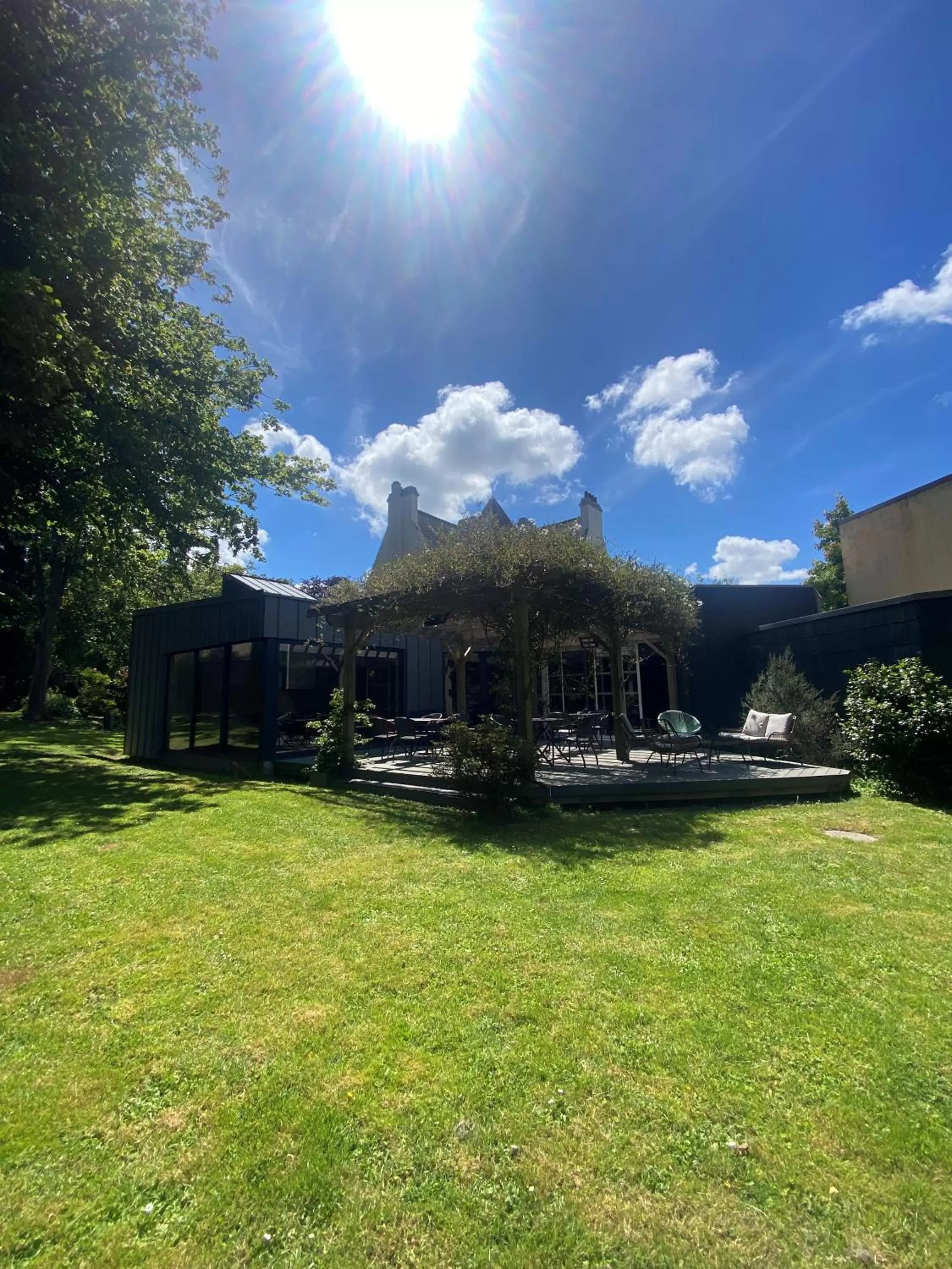 Spring in Le Clos Du Pontic Logis et Cit'Hotel