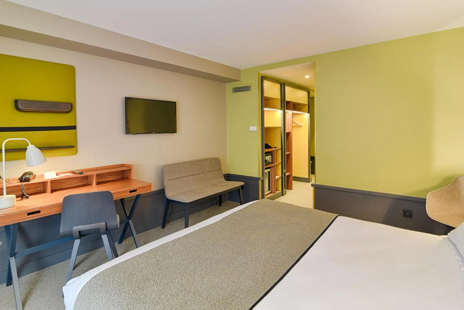 Bedroom, Bed in Hôtel Des Artistes