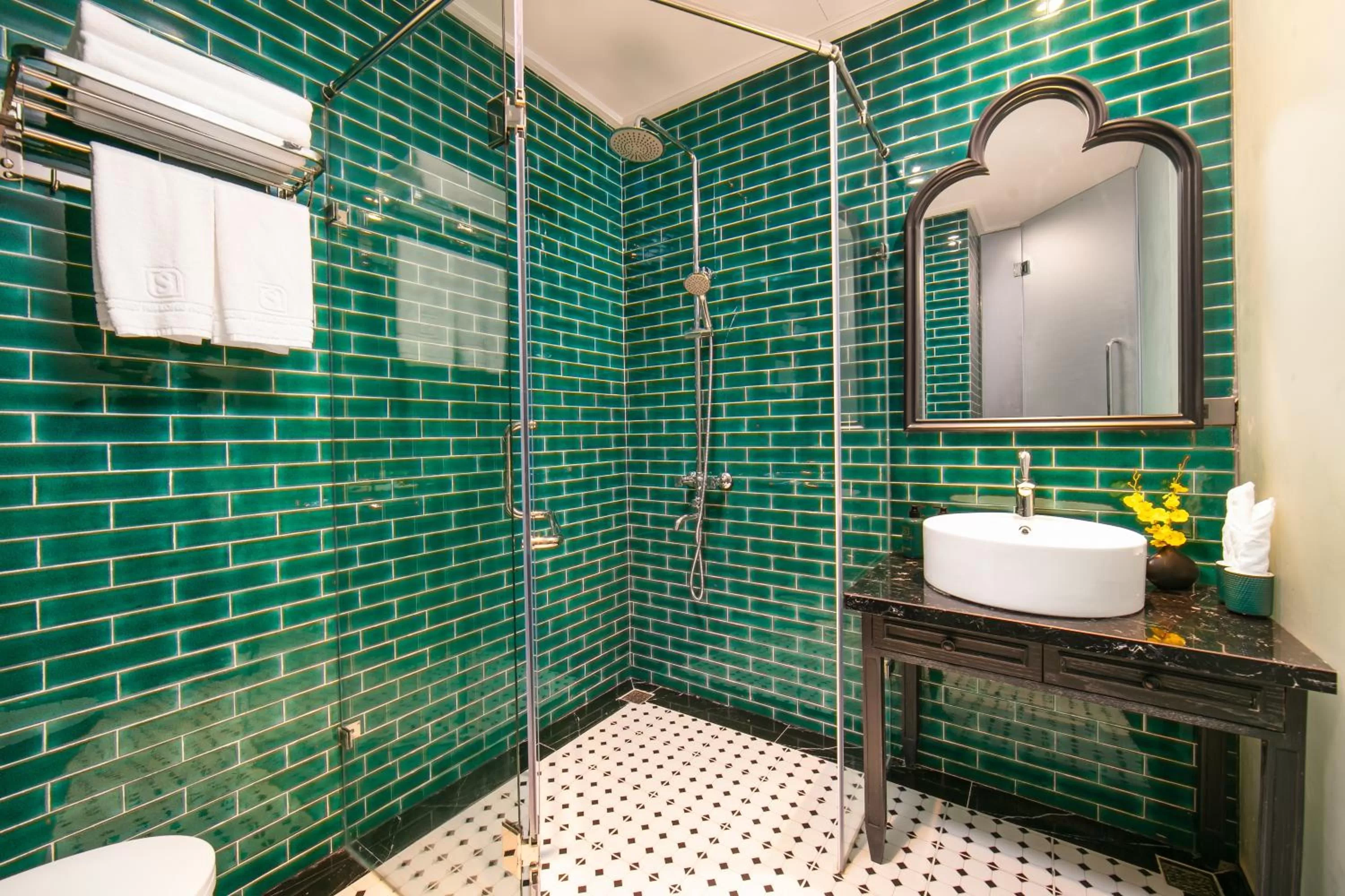 Bathroom in The Exquisite HaLong Hotel