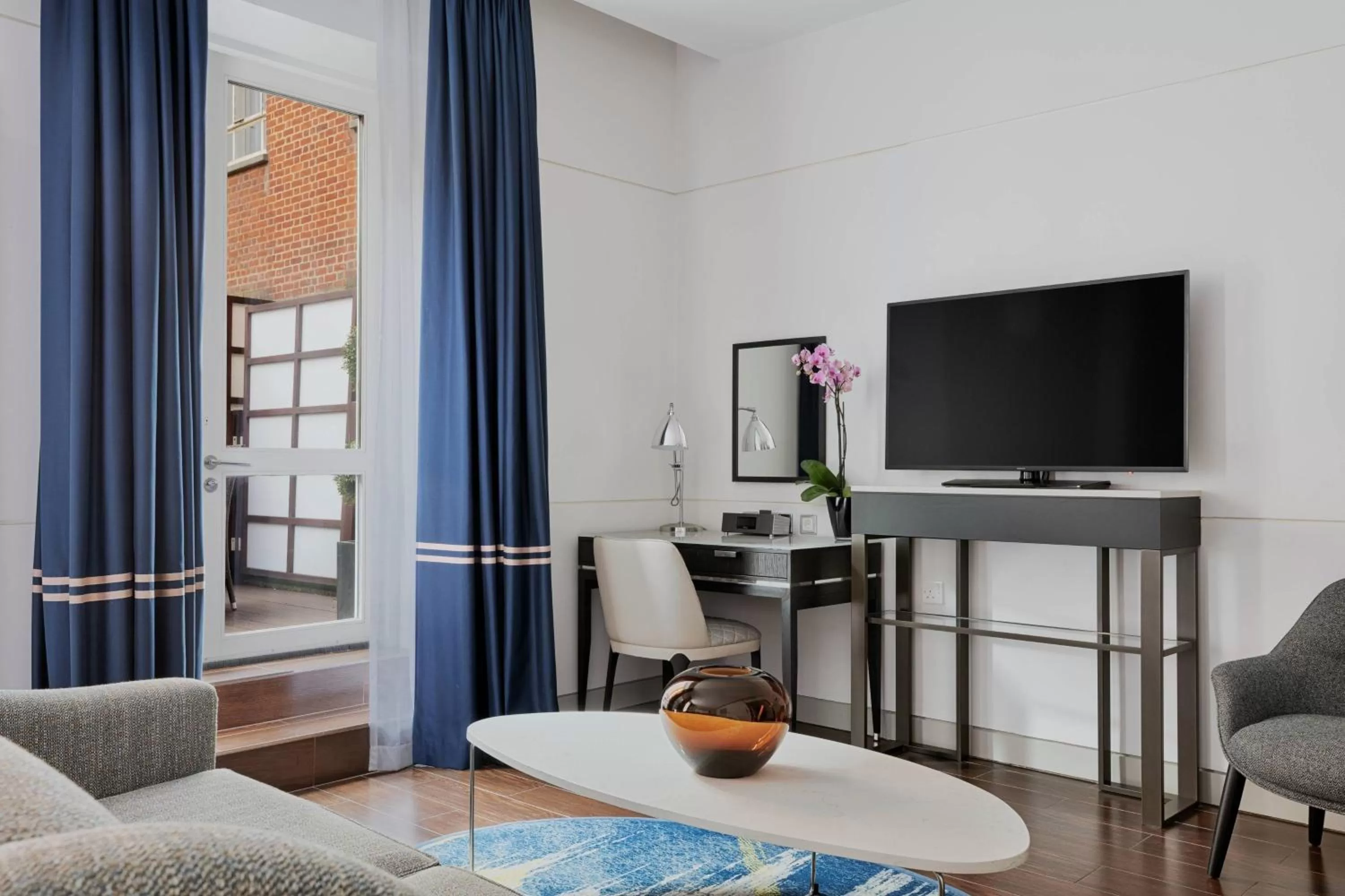 Living room in London Marriott Hotel Grosvenor Square