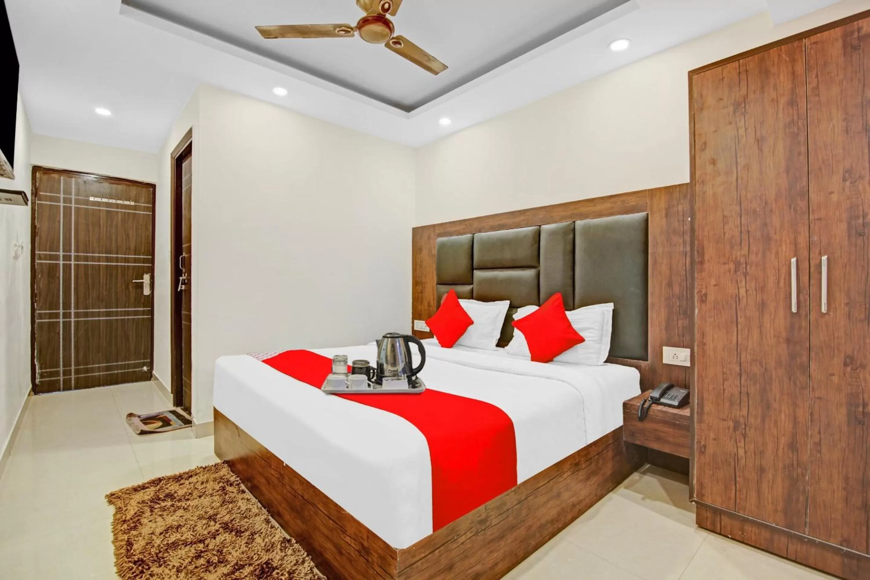 Bedroom, Bed in Super OYO Flagship Hotel Tez Plaza