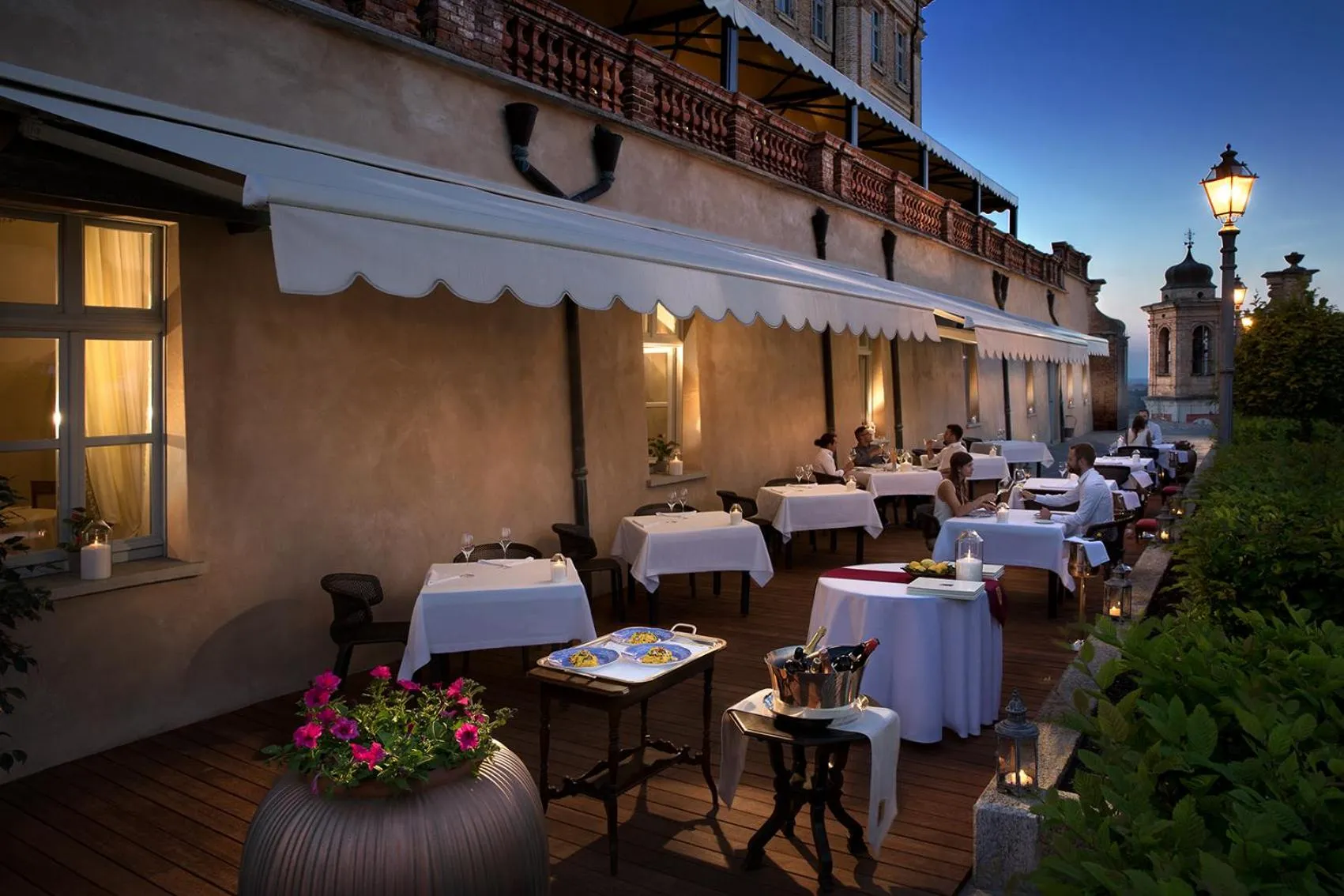 Restaurant/places to eat in Castello di Guarene