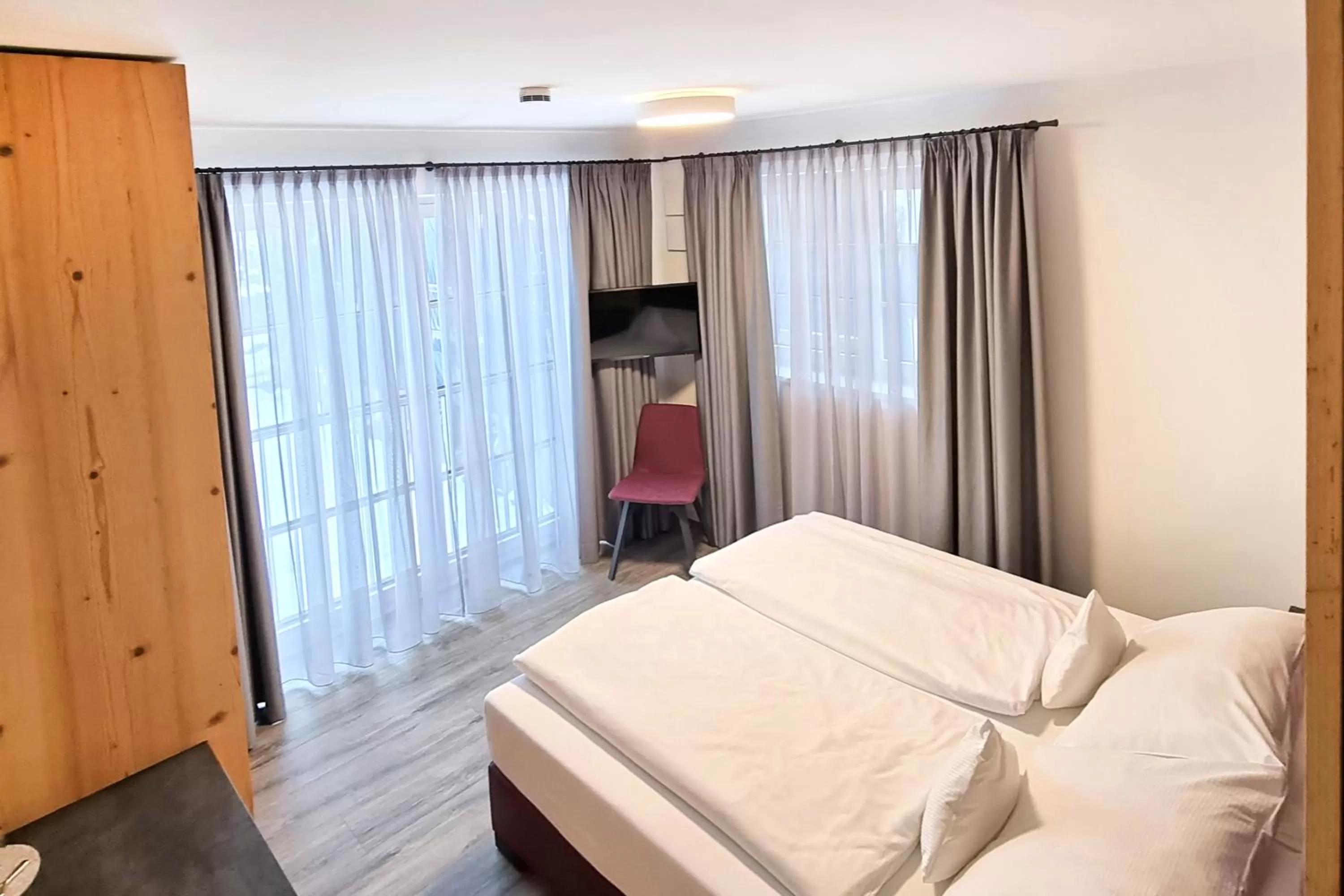 Bedroom, Bed in Hotel Bayerischer Hof