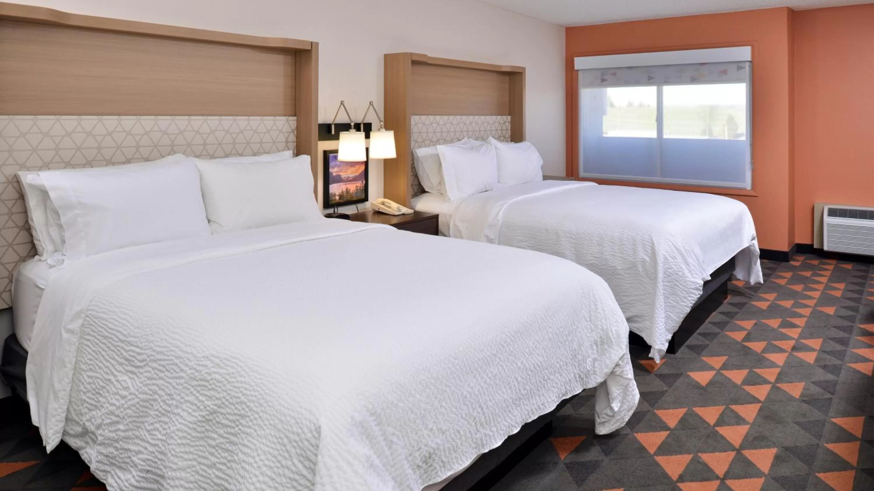 Photo of the whole room, Bed in Holiday Inn Great Falls-Convention Center by IHG