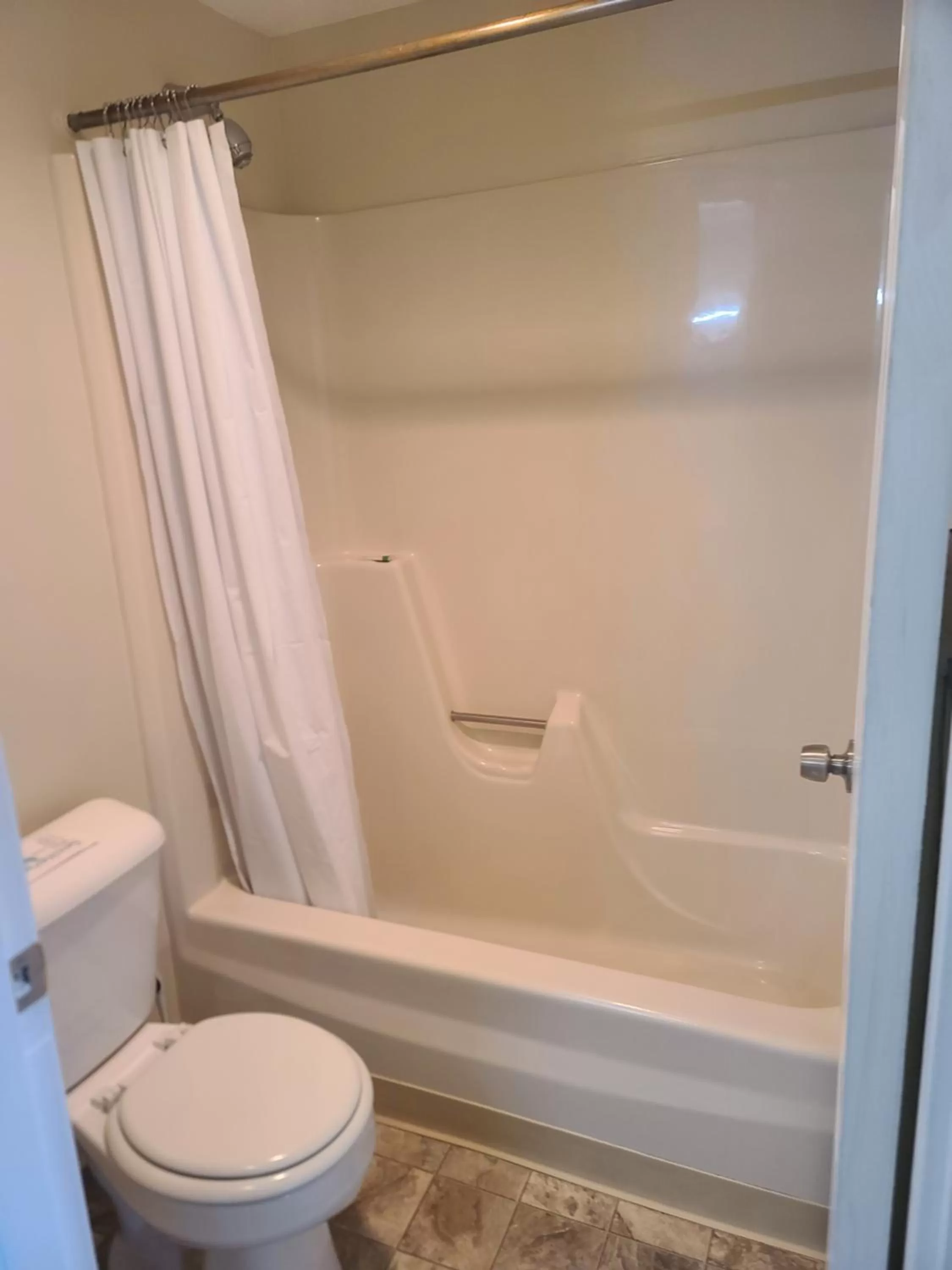 Shower in Lake Shore Farm Inn