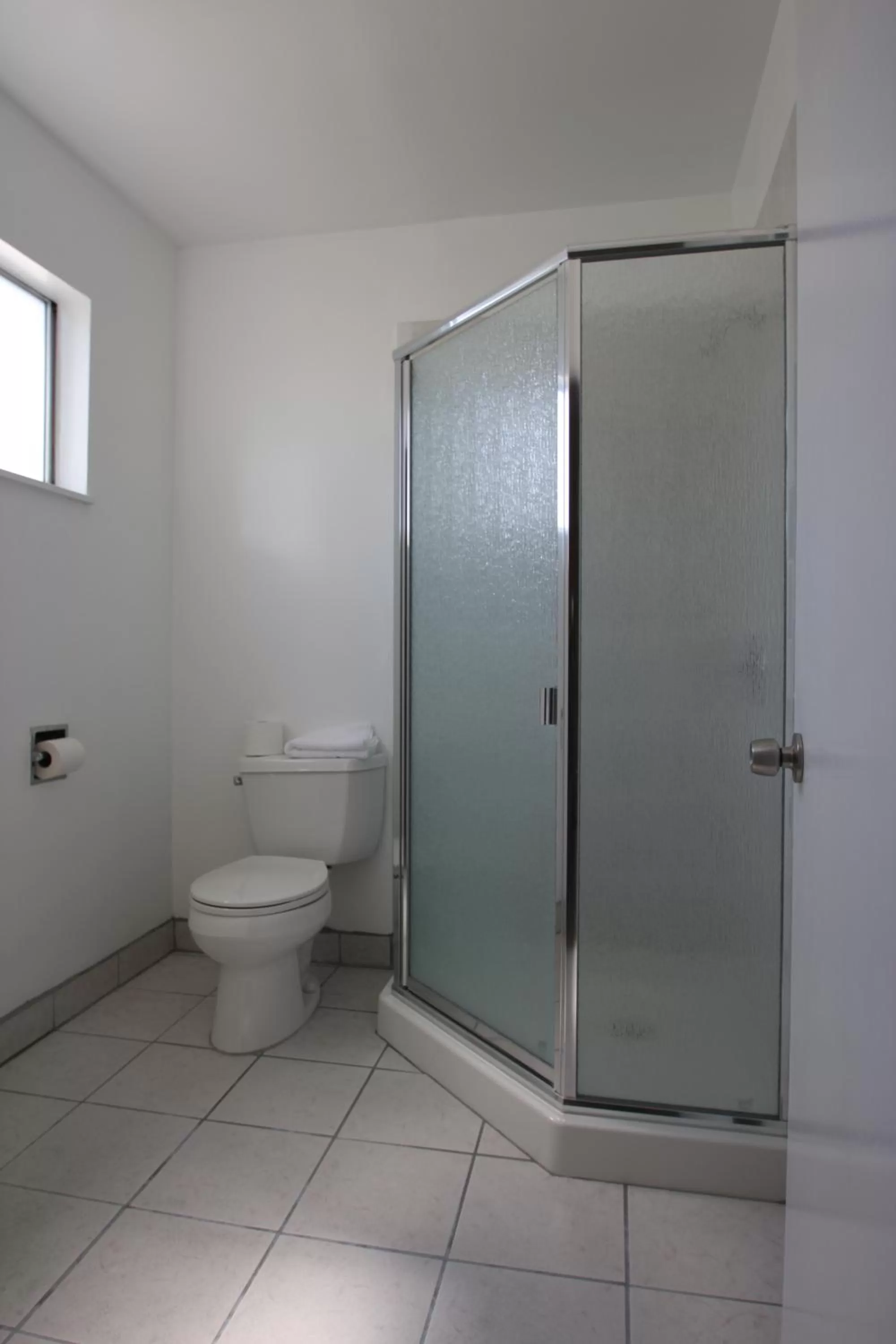 Bathroom in Redwood Inn