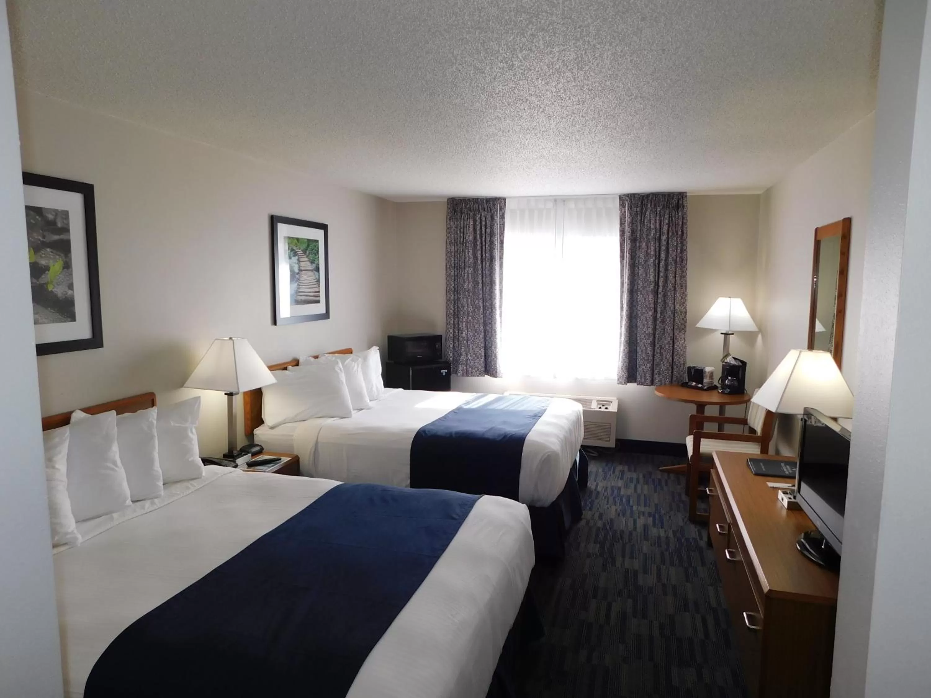 Photo of the whole room, Bed in Northwoods Best Inn - Chetek