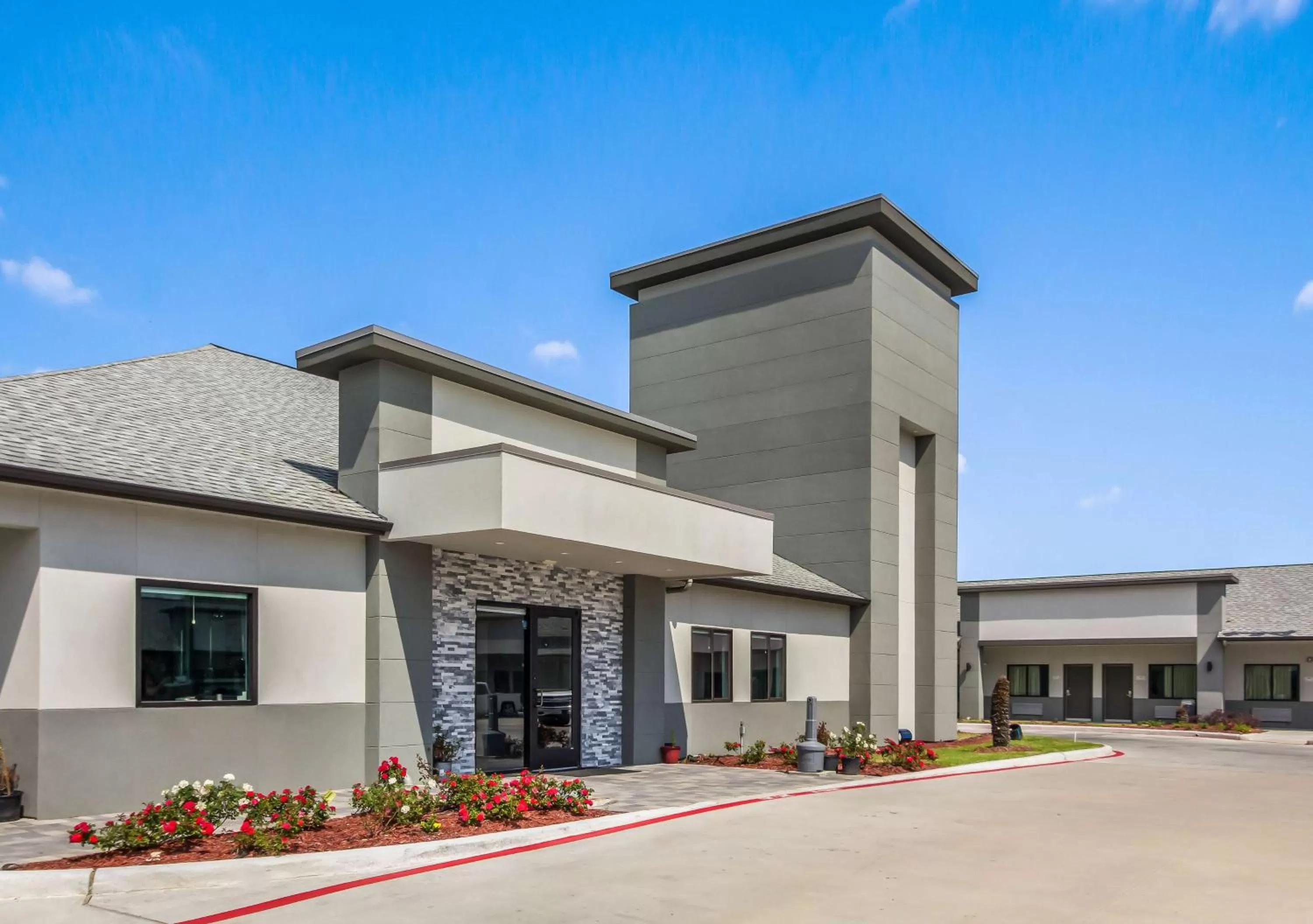 Property building in Studio 6 Deer Park, Tx