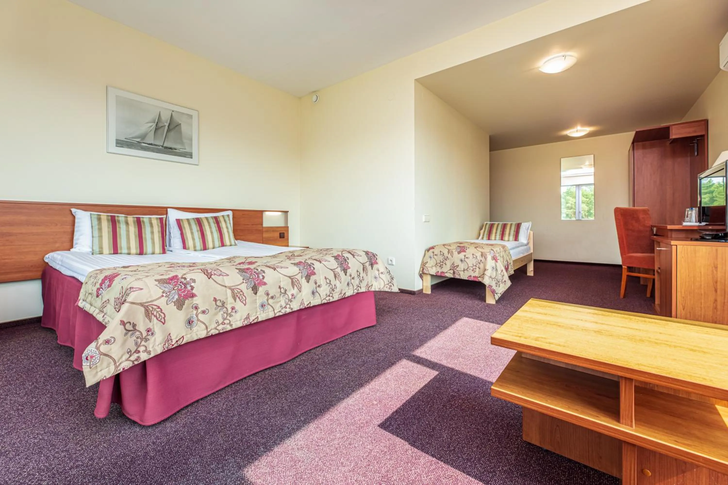 Photo of the whole room, Bed in Meduza Hotel