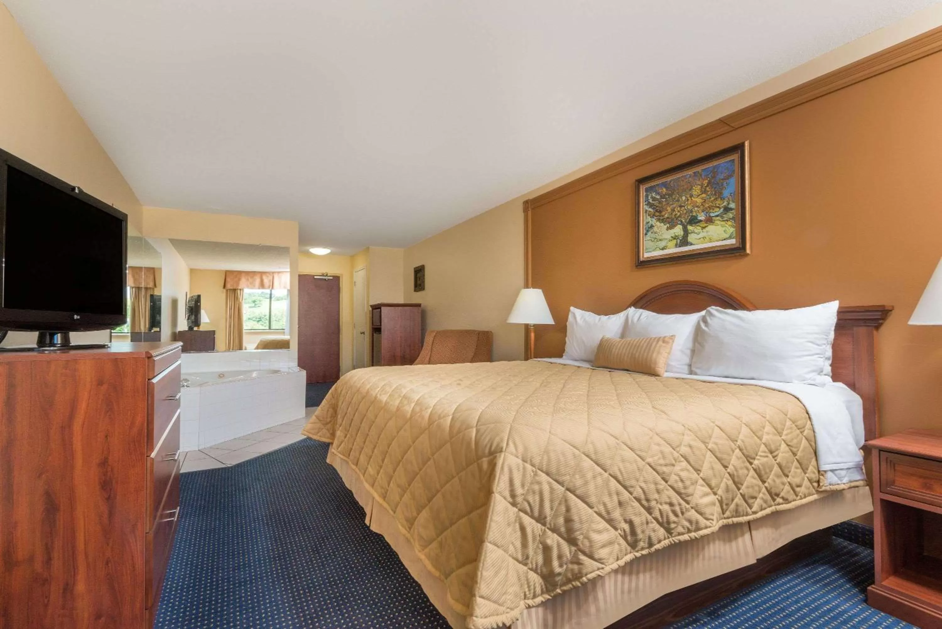 Photo of the whole room, Bed in Ramada by Wyndham Catlettsburg Ashland