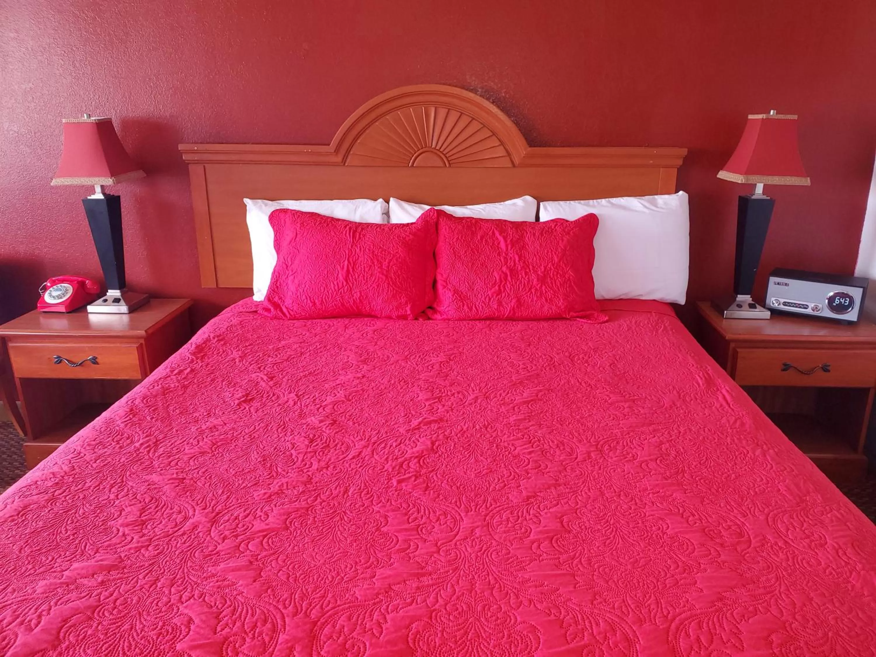 Bed in Americana Inn Motel