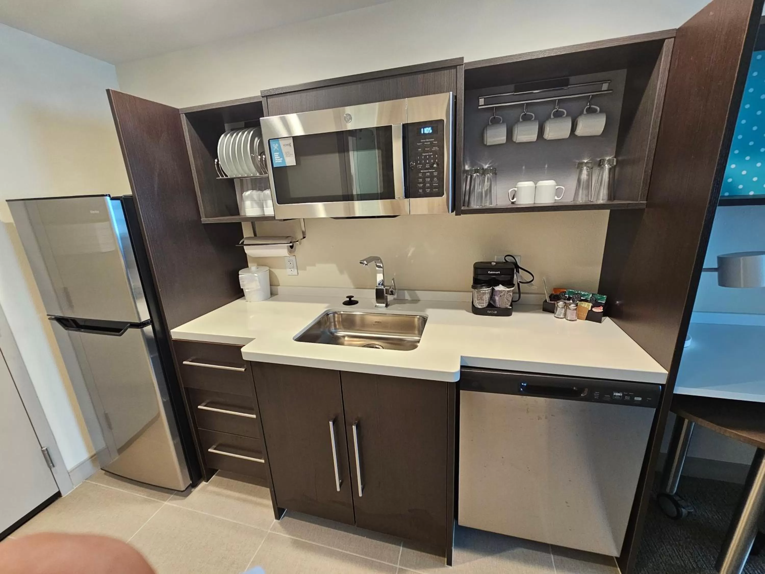 Kitchen or kitchenette in Home2 Suites By Hilton Allentown Bethlehem Airport
