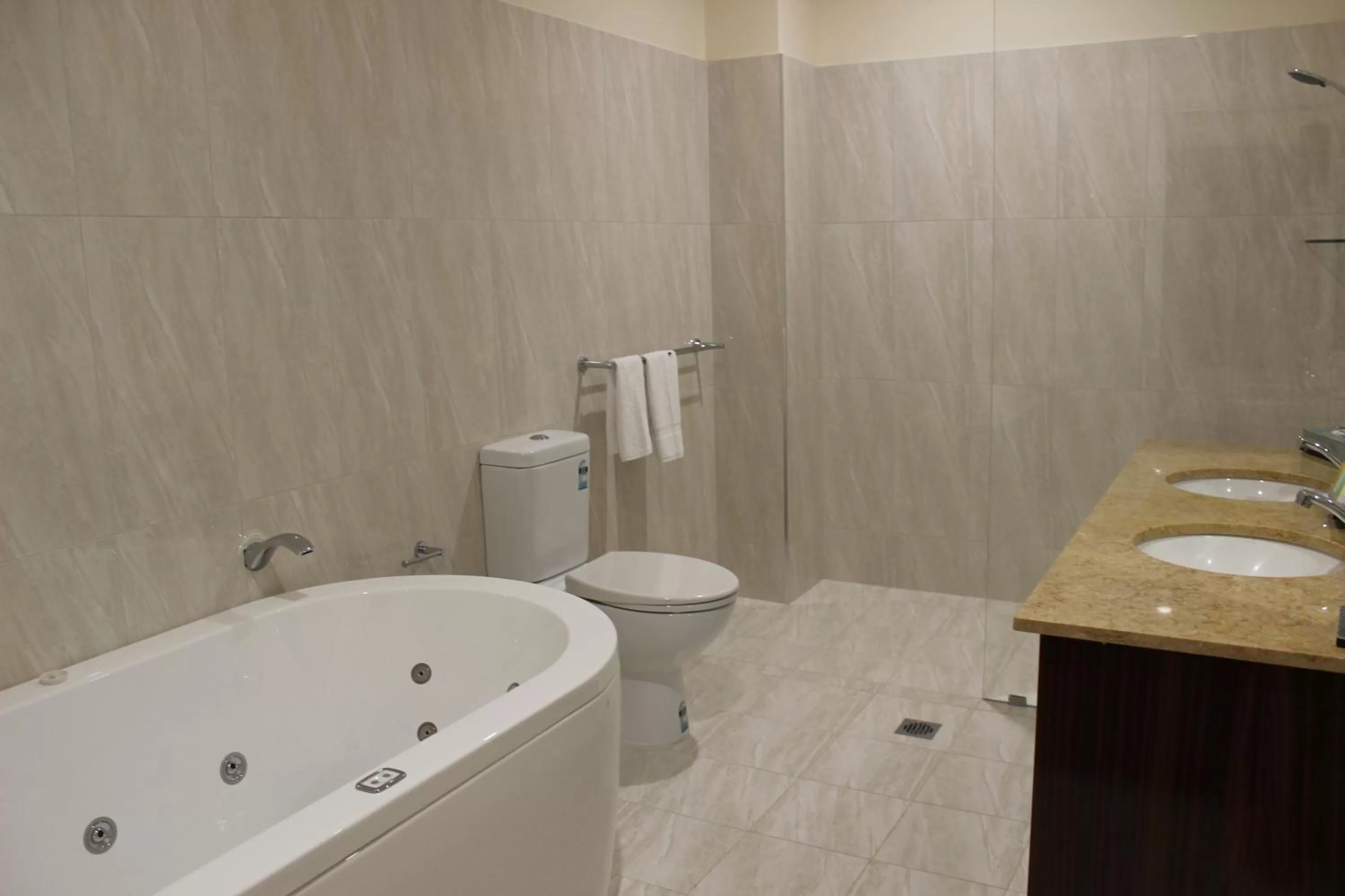 Bathroom in Quality Hotel Regent Rockhampton