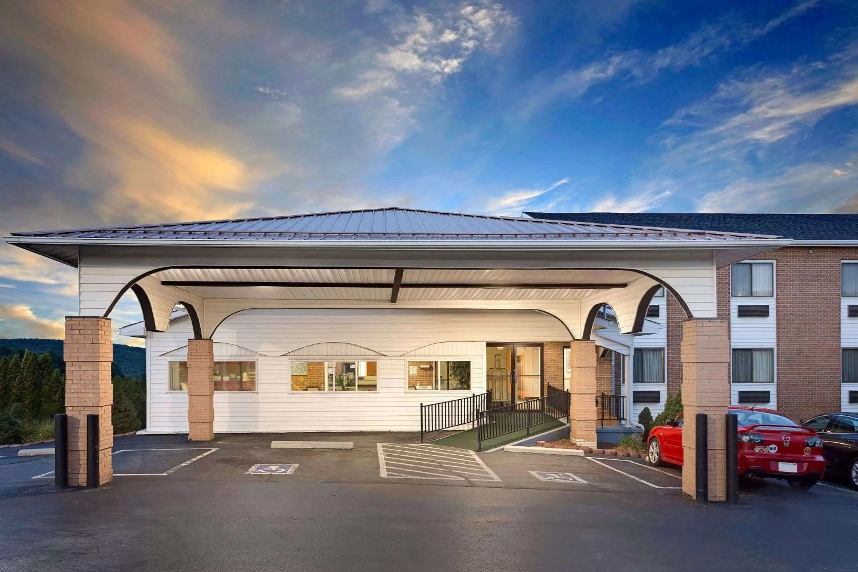 Property building in Super 8 by Wyndham Hillsville