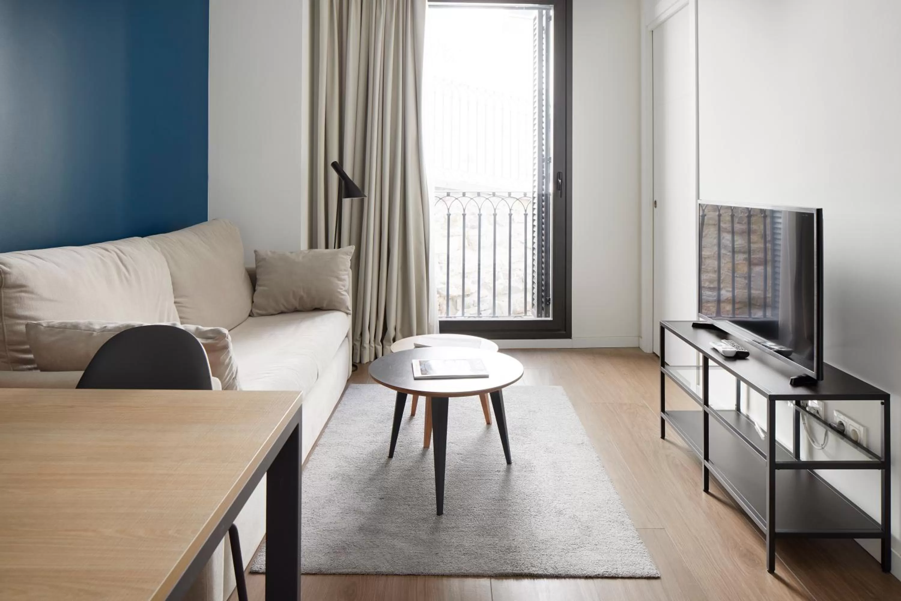 Living room, Bed in Hotel SANSEbay