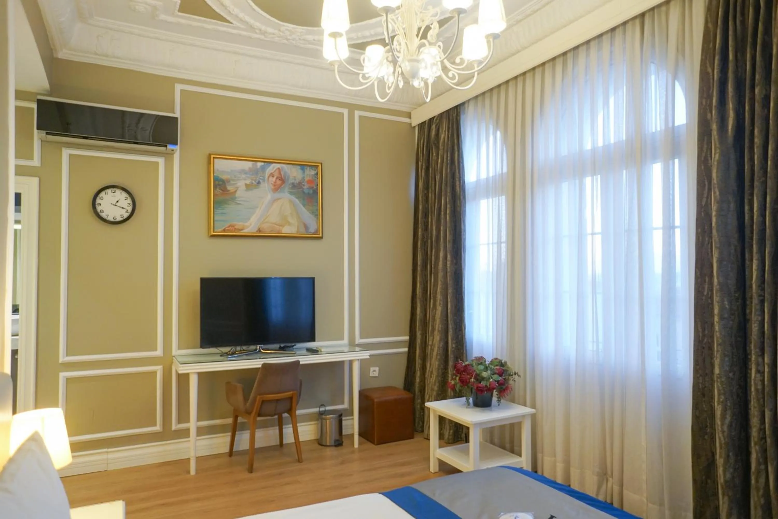 Communal lounge/ TV room in Triada Hotel Taksim - Special Category